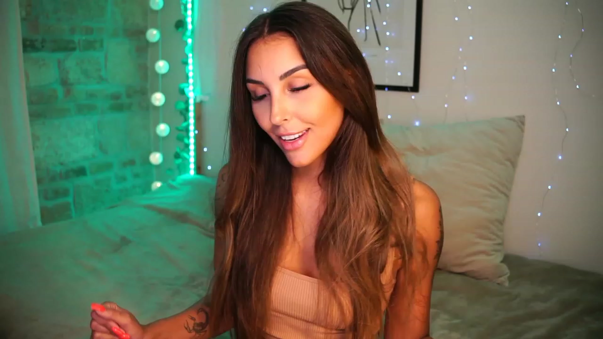 Gallery image thumbnail from Lisamelow's myfreecams stream on, 07/31/2023, 19:14 image 6 of 20