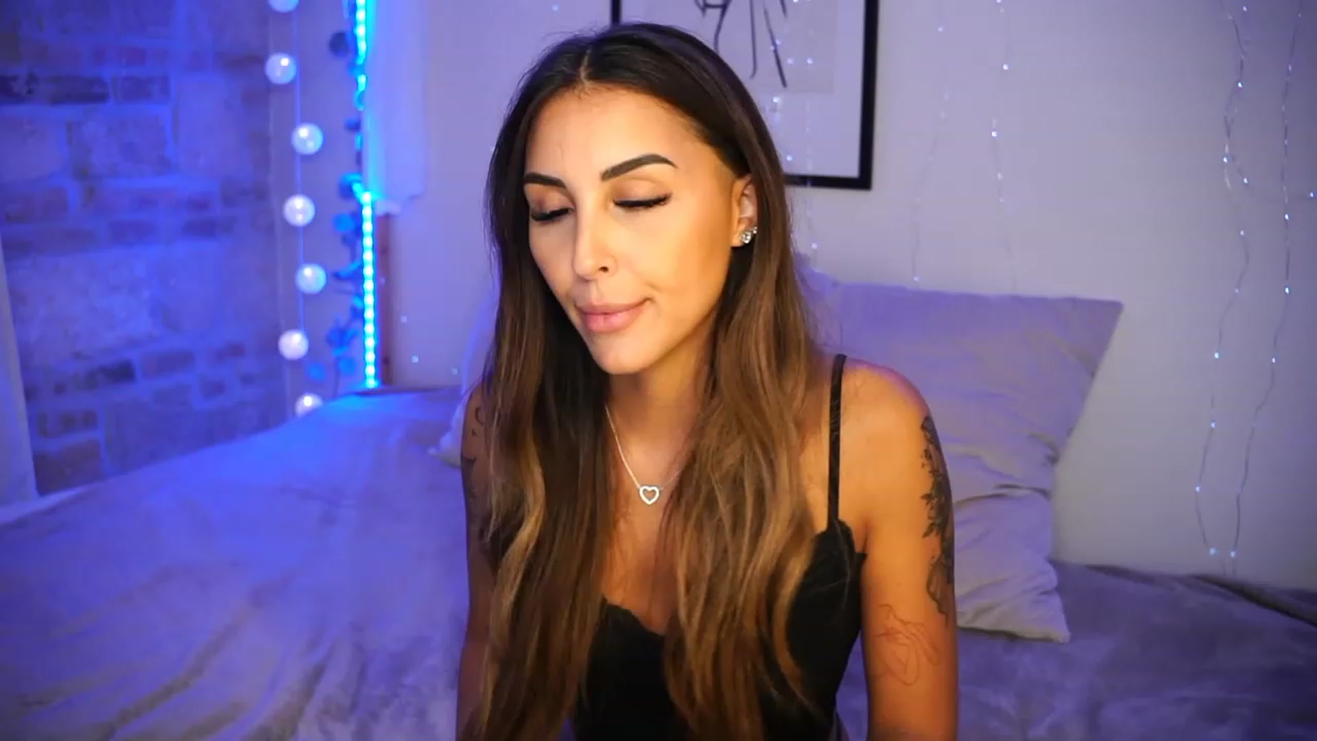 Gallery image thumbnail from Lisamelow's myfreecams stream on, 08/02/2023, 21:47 image 6 of 20