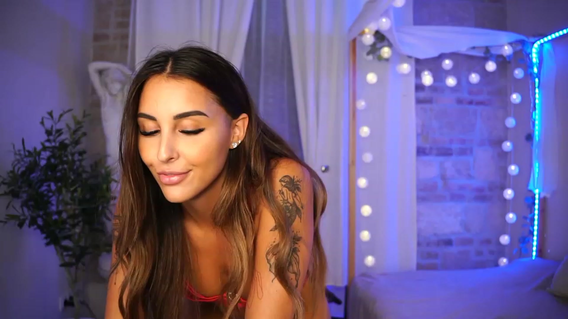 Gallery image thumbnail from Lisamelow's myfreecams stream on, 08/03/2023, 16:24 image 13 of 20