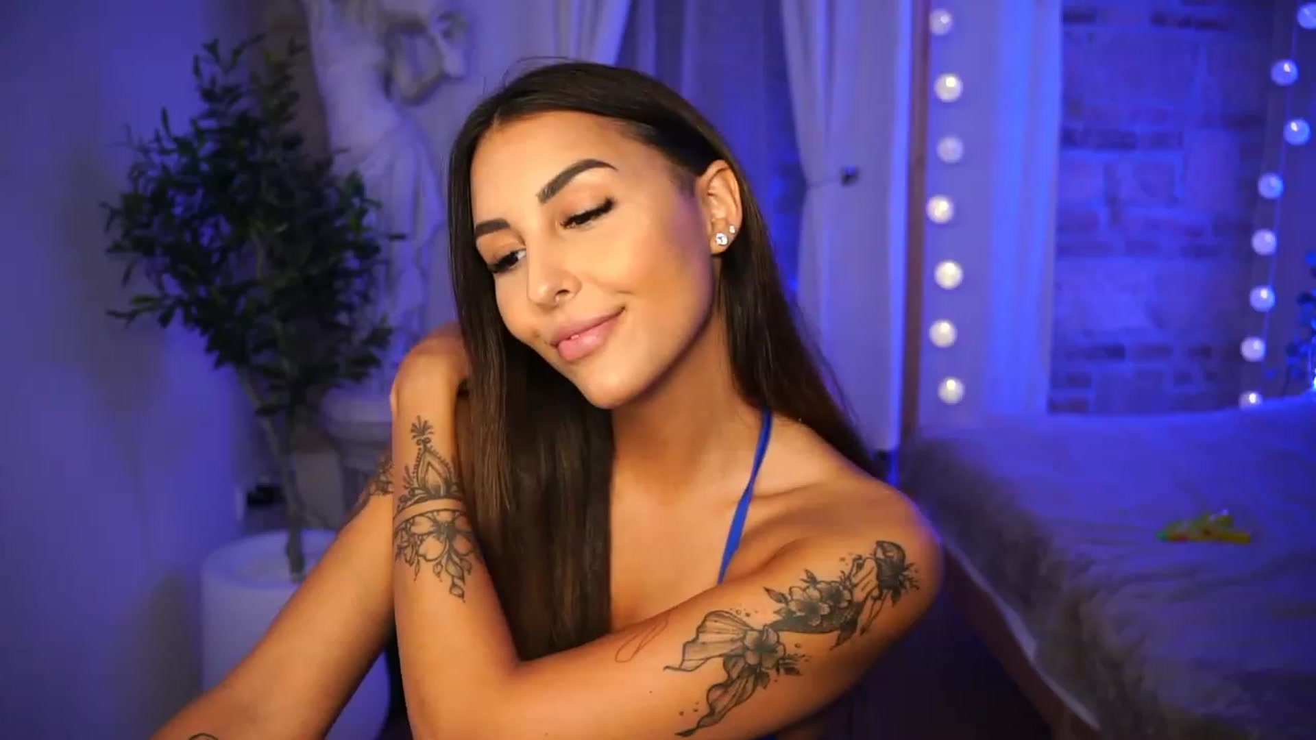 Gallery image thumbnail from Lisamelow's myfreecams stream on, 08/08/2023, 18:50 image 2 of 20