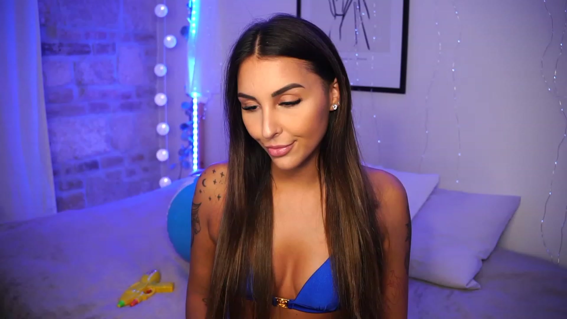 Gallery image thumbnail from Lisamelow's myfreecams stream on, 08/08/2023, 21:06 image 18 of 20