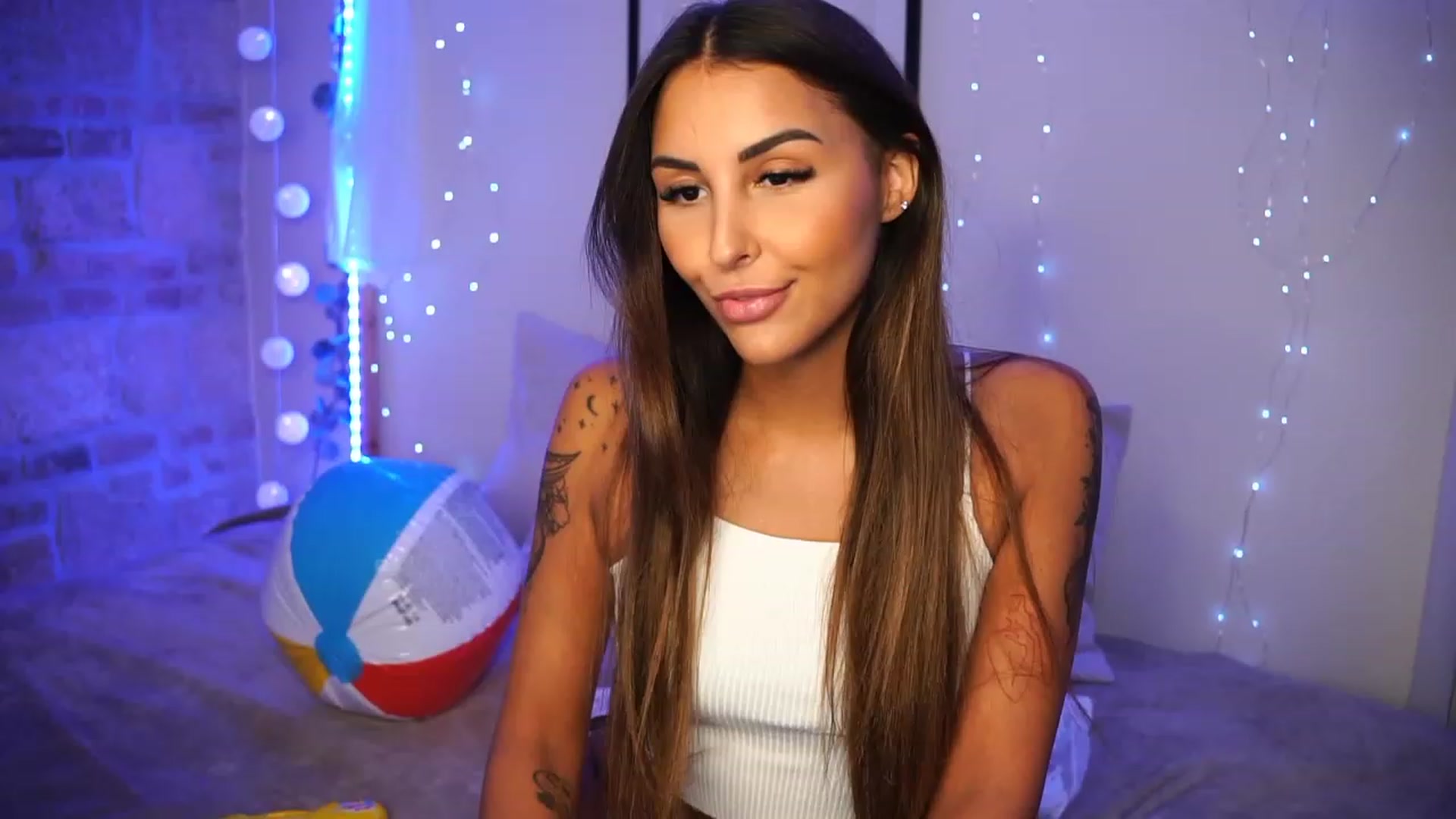 Gallery image thumbnail from Lisamelow's myfreecams stream on, 08/09/2023, 17:02 image 9 of 20