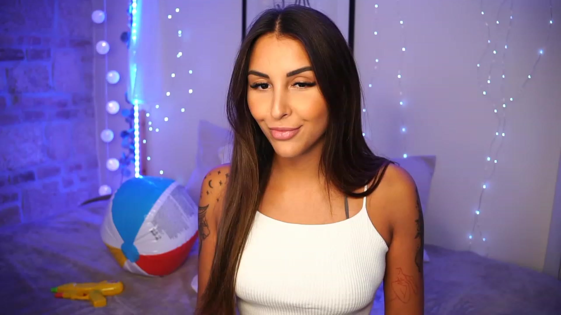 Gallery image thumbnail from Lisamelow's myfreecams stream on, 08/09/2023, 17:02 image 15 of 20