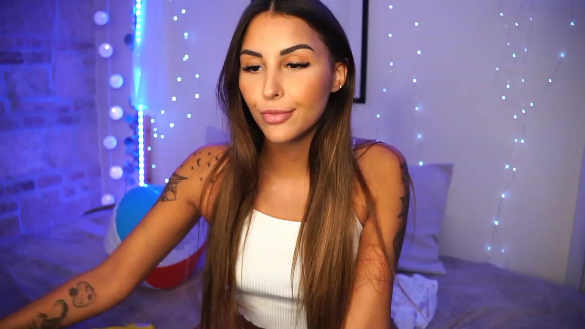 Gallery image thumbnail from Lisamelow's myfreecams stream on, 08/09/2023, 17:02 image 8 of 20