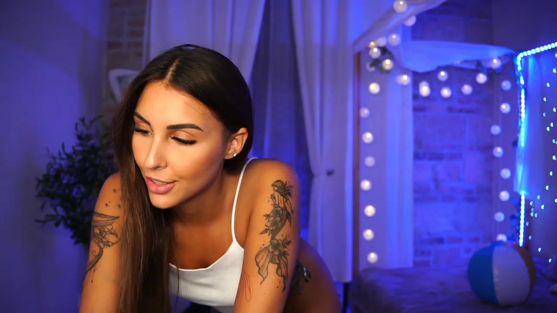 Gallery image thumbnail from Lisamelow's myfreecams stream on, 08/09/2023, 19:58 image 6 of 20