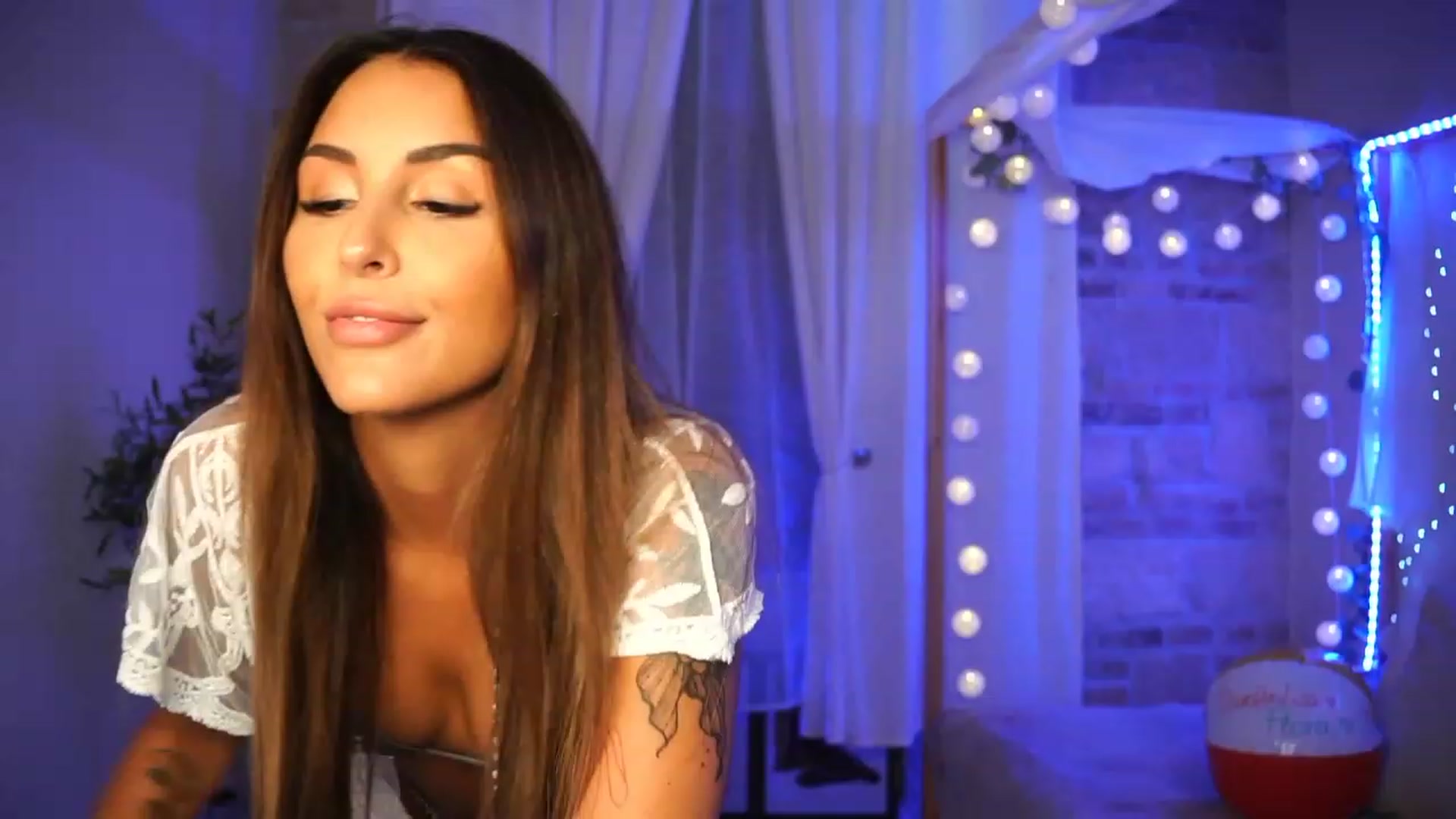 Gallery image thumbnail from Lisamelow's myfreecams stream on, 08/14/2023, 16:51 image 16 of 20