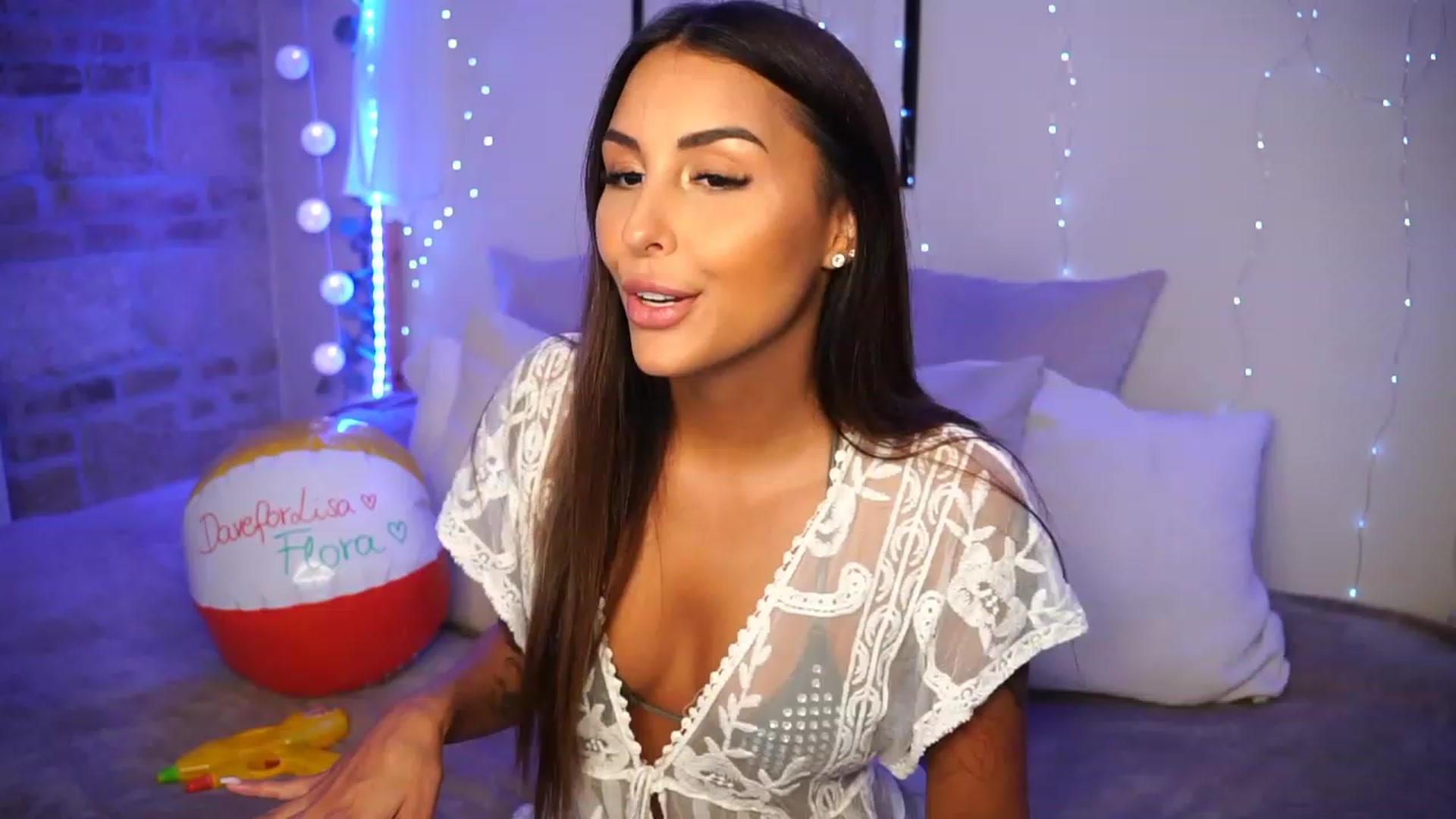 Gallery image thumbnail from Lisamelow's myfreecams stream on, 08/14/2023, 16:51 image 3 of 20
