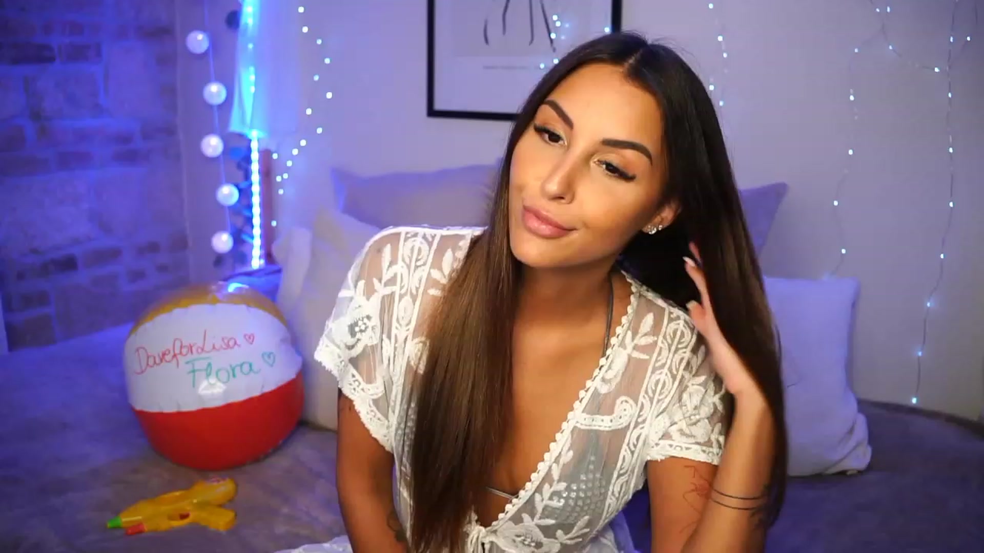 Gallery image thumbnail from Lisamelow's myfreecams stream on, 08/14/2023, 16:51 image 2 of 20