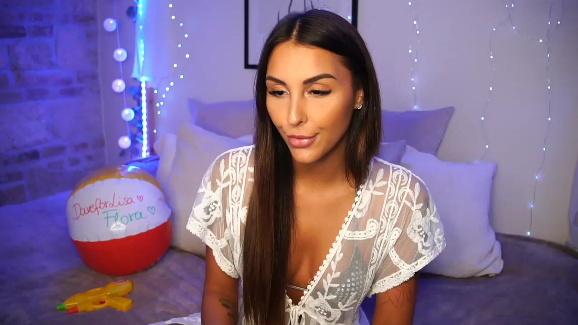 Gallery image thumbnail from Lisamelow's myfreecams stream on, 08/14/2023, 16:51 image 1 of 20