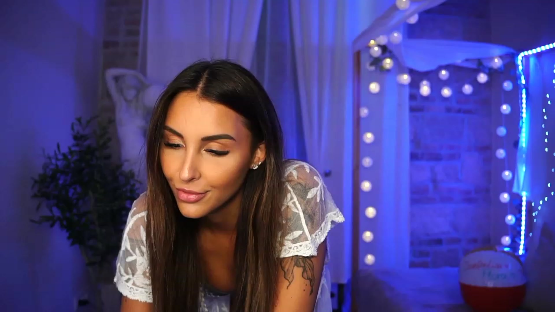 Gallery image thumbnail from Lisamelow's myfreecams stream on, 08/14/2023, 16:51 image 18 of 20