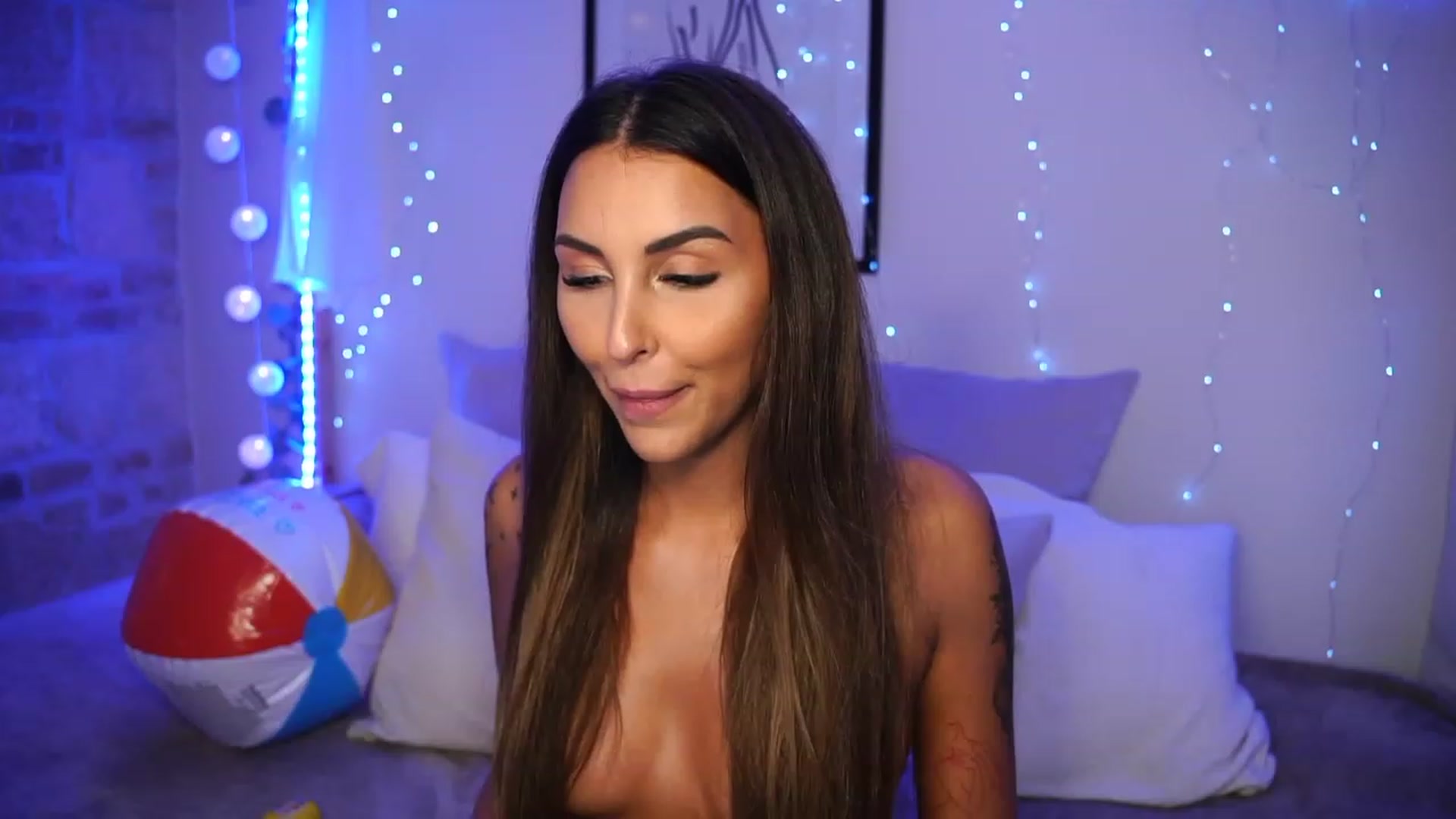 Gallery image thumbnail from Lisamelow's myfreecams stream on, 08/14/2023, 18:57 image 16 of 20