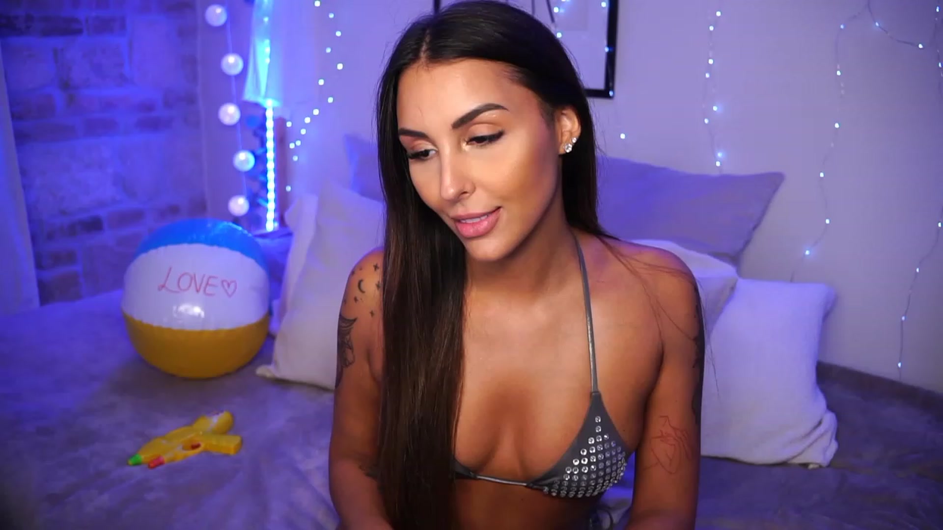 Gallery image thumbnail from Lisamelow's myfreecams stream on, 08/14/2023, 20:54 image 2 of 20