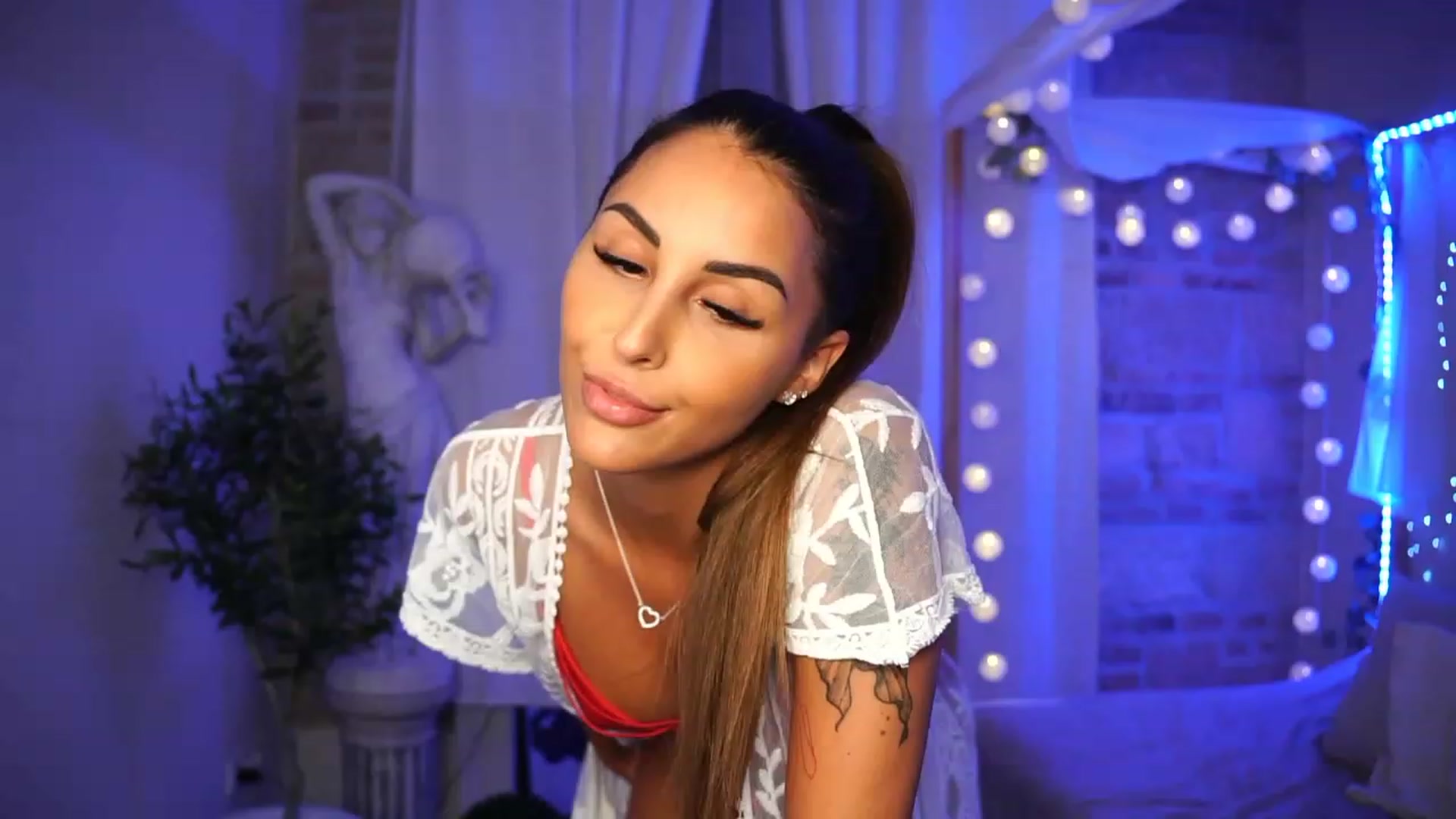Gallery image thumbnail from Lisamelow's myfreecams stream on, 08/15/2023, 20:16 image 14 of 20
