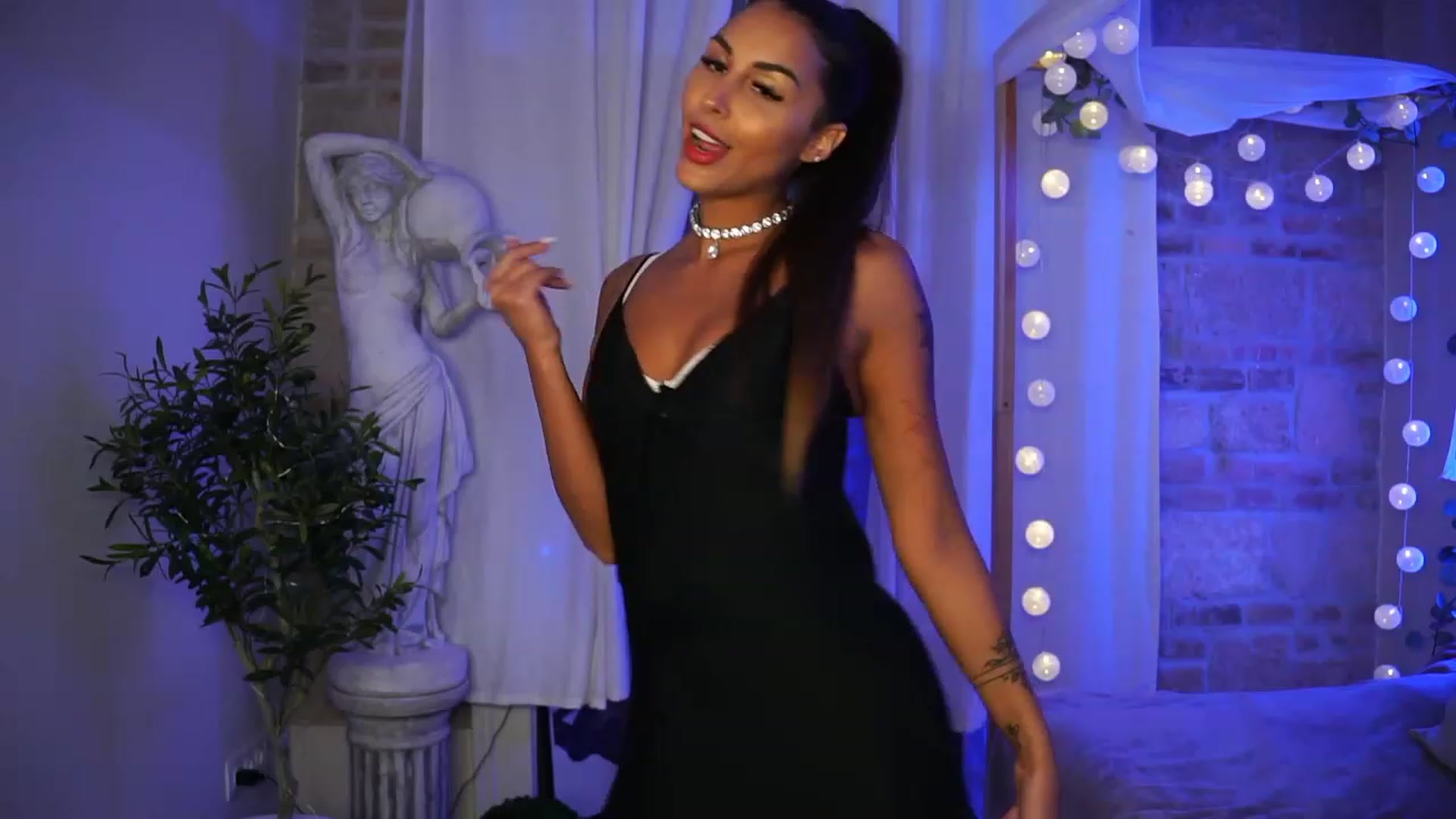 Gallery image thumbnail from Lisamelow's myfreecams stream on, 08/16/2023, 18:33 image 9 of 20