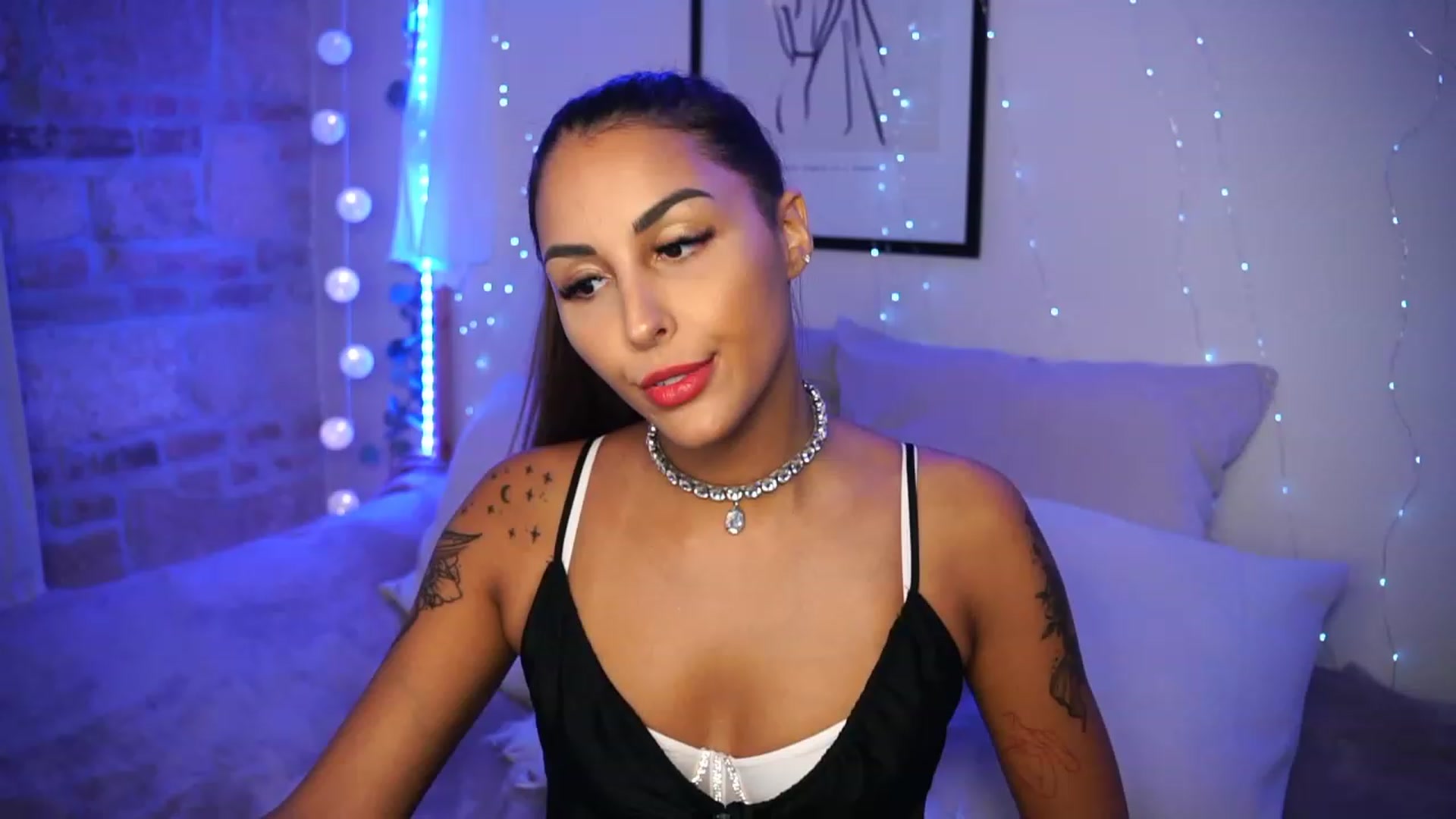Gallery image thumbnail from Lisamelow's myfreecams stream on, 08/16/2023, 18:33 image 4 of 20