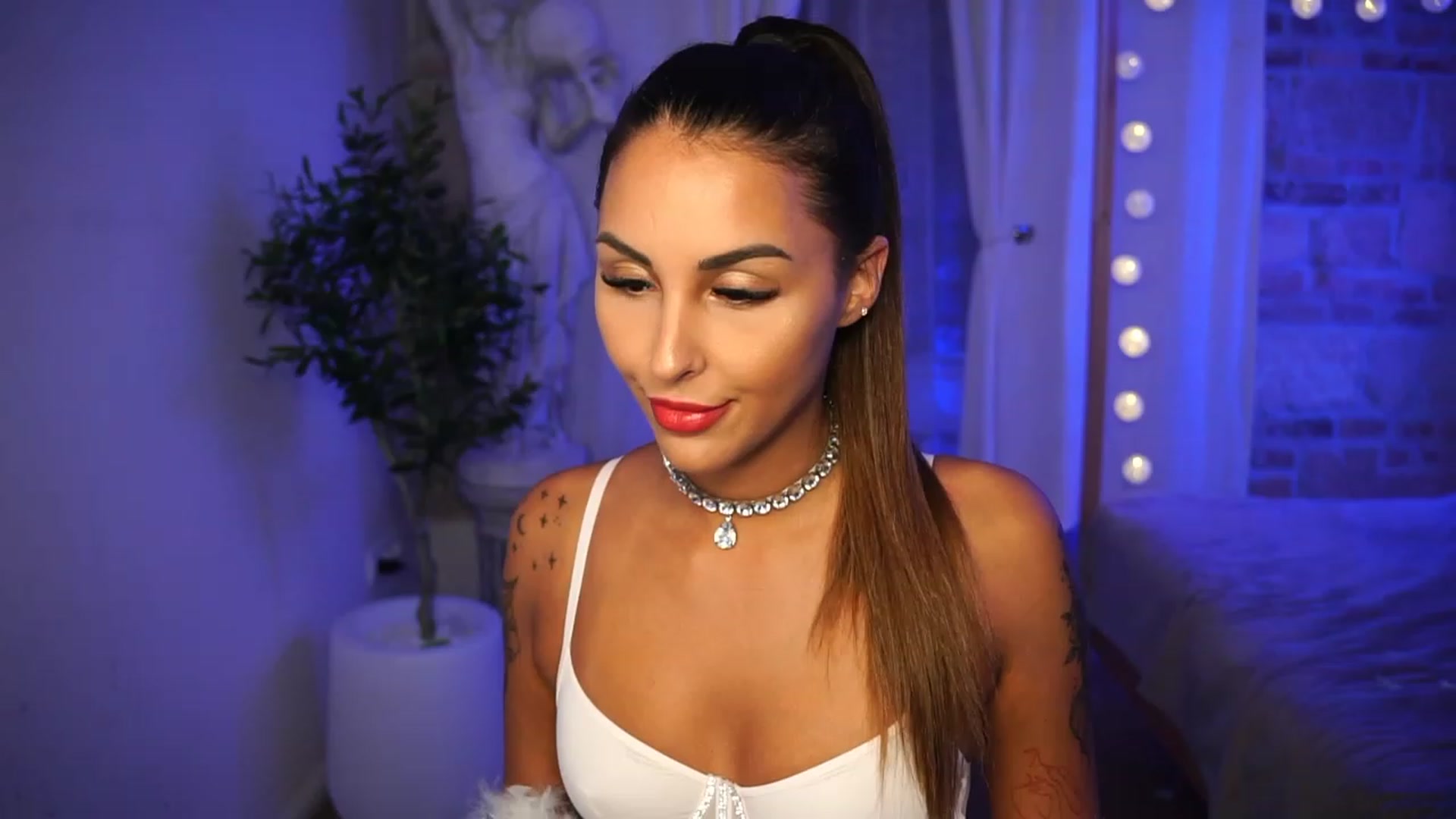 Gallery image thumbnail from Lisamelow's myfreecams stream on, 08/16/2023, 20:41 image 8 of 20