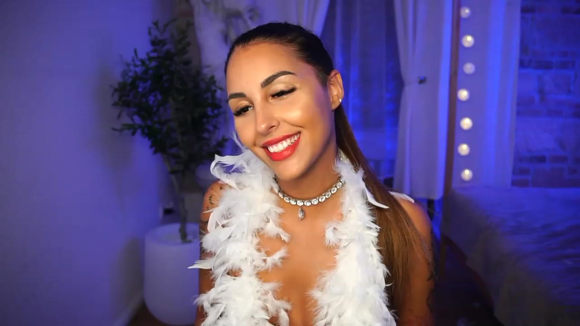 Gallery image thumbnail from Lisamelow's myfreecams stream on, 08/16/2023, 20:41 image 12 of 20