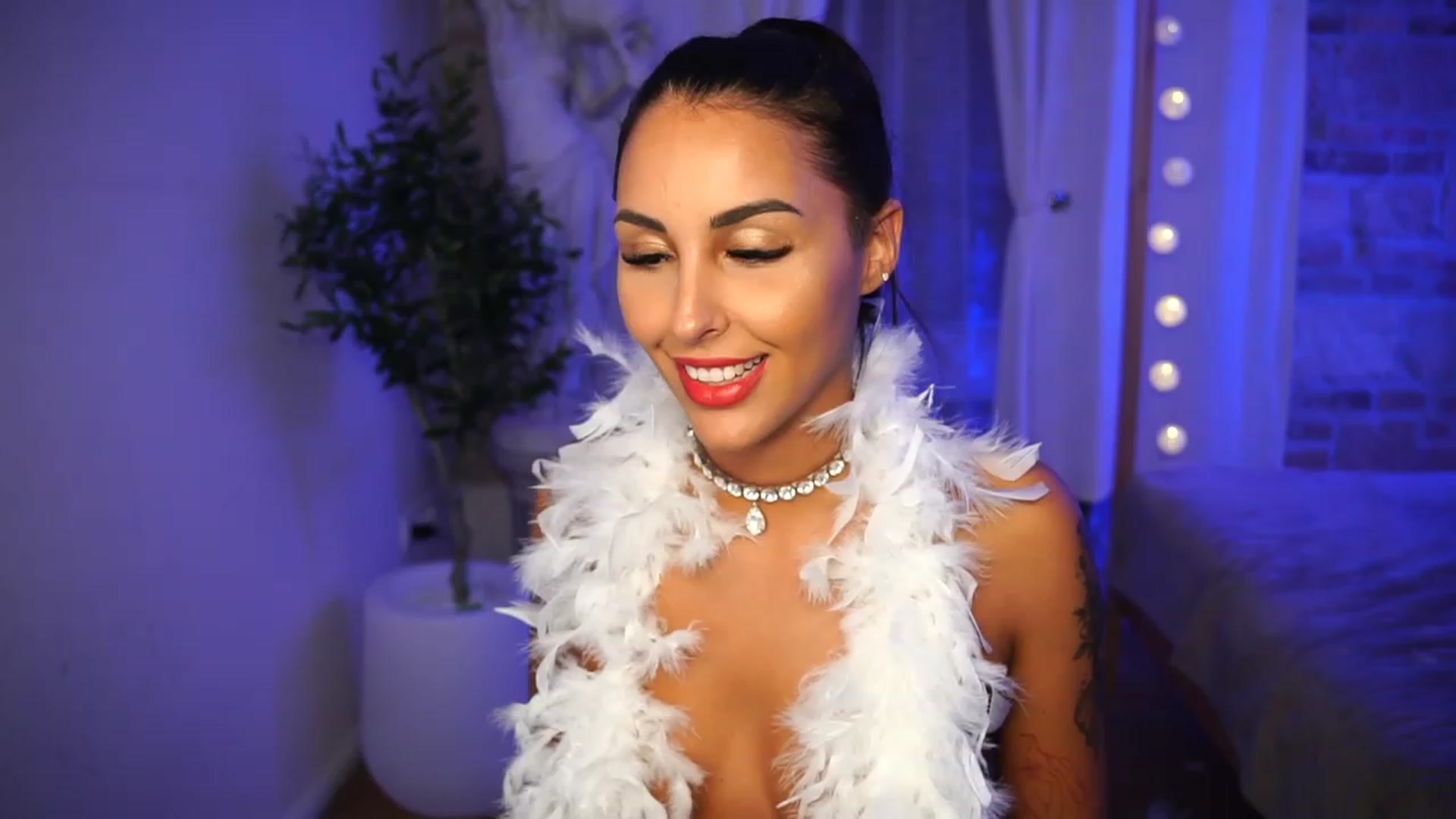 Gallery image thumbnail from Lisamelow's myfreecams stream on, 08/16/2023, 20:41 image 11 of 20