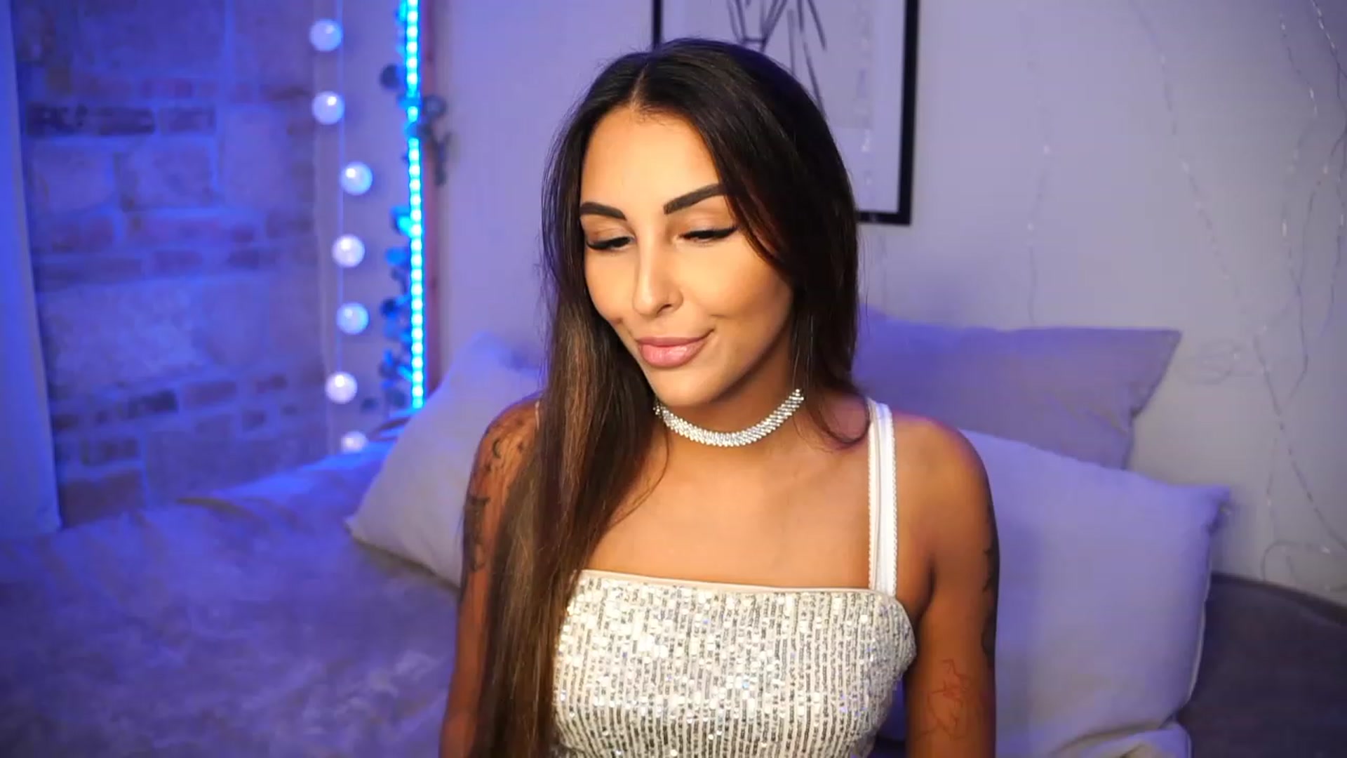 Gallery image thumbnail from Lisamelow's myfreecams stream on, 08/20/2023, 16:38 image 19 of 20