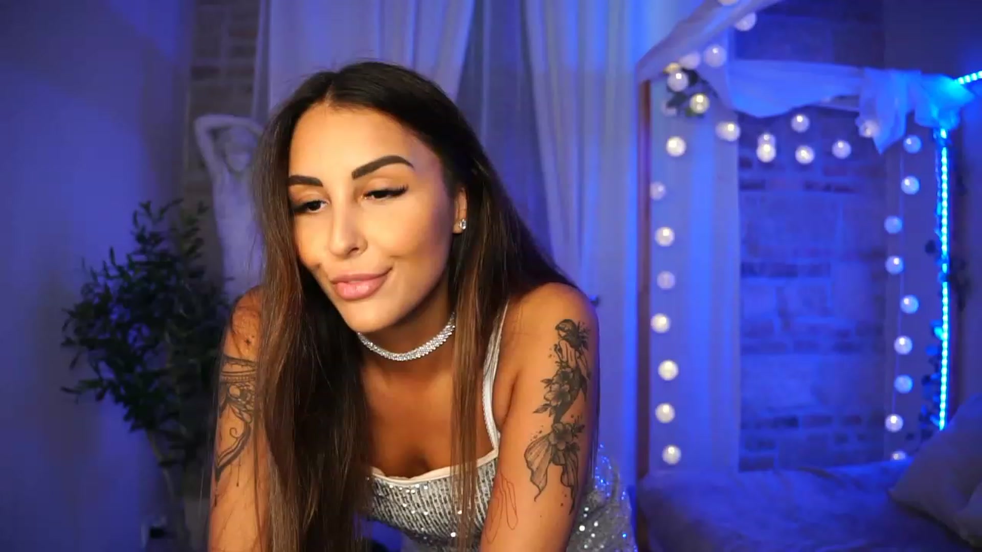 Gallery image thumbnail from Lisamelow's myfreecams stream on, 08/20/2023, 16:38 image 16 of 20