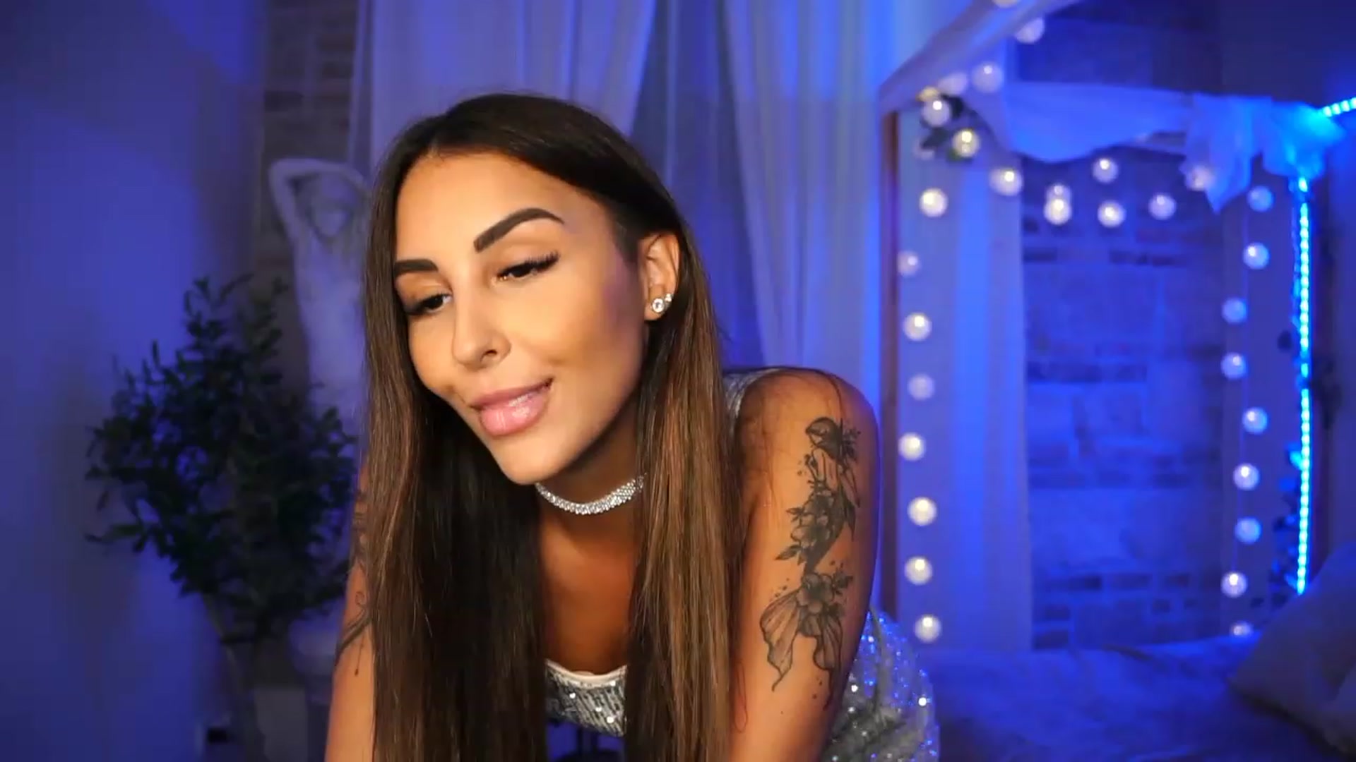 Gallery image thumbnail from Lisamelow's myfreecams stream on, 08/20/2023, 16:38 image 10 of 20