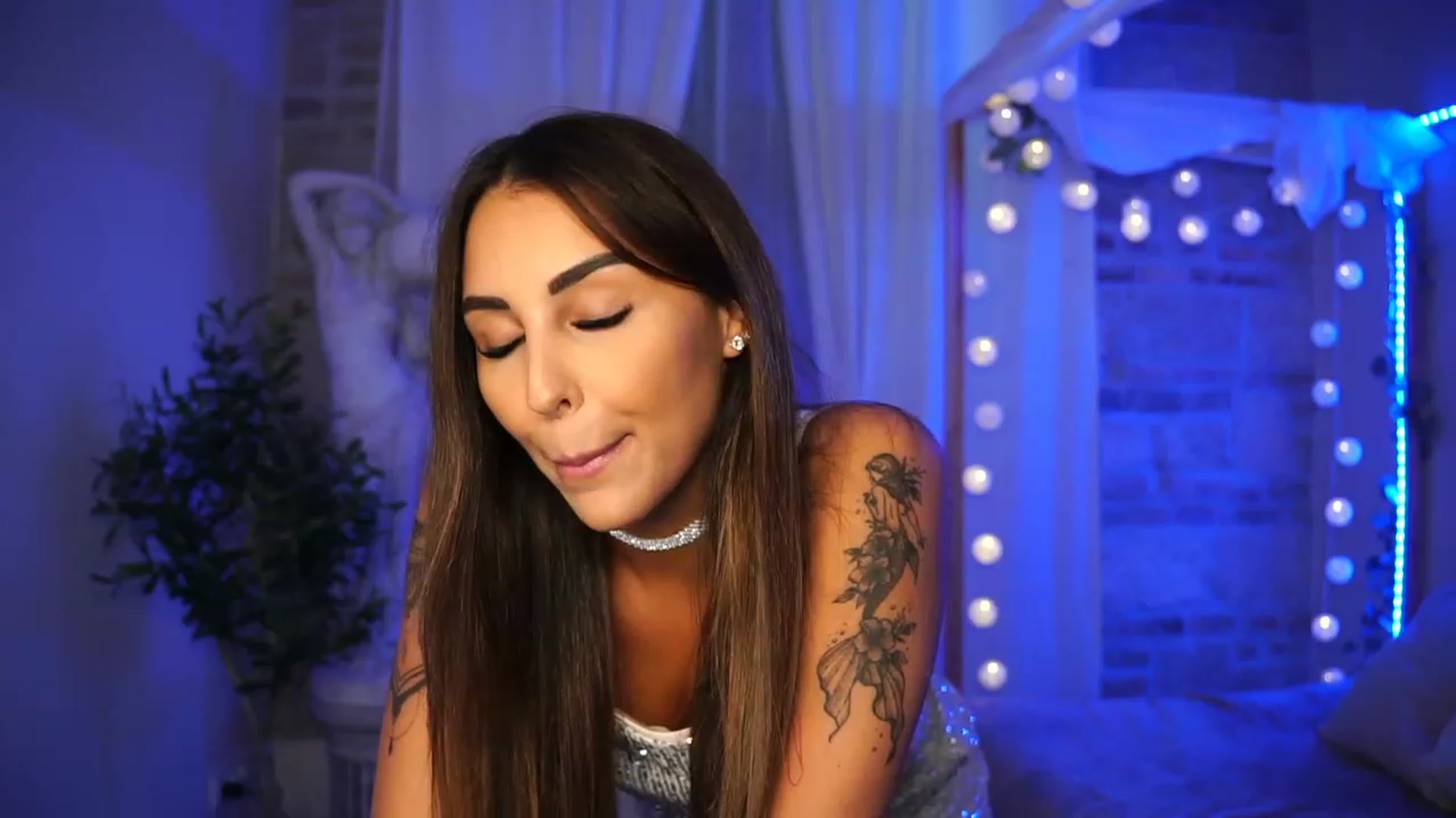 Gallery image thumbnail from Lisamelow's myfreecams stream on, 08/20/2023, 16:38 image 11 of 20