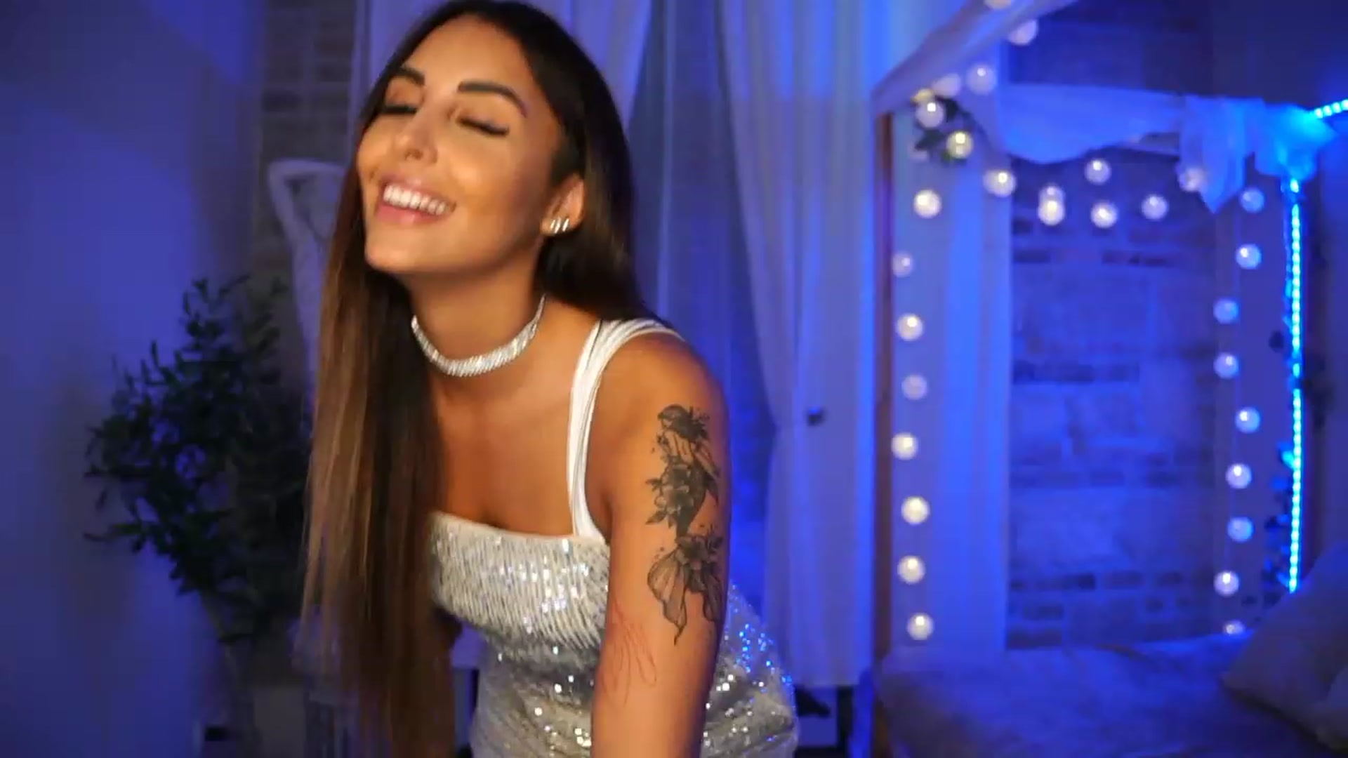 Gallery image thumbnail from Lisamelow's myfreecams stream on, 08/20/2023, 16:38 image 13 of 20