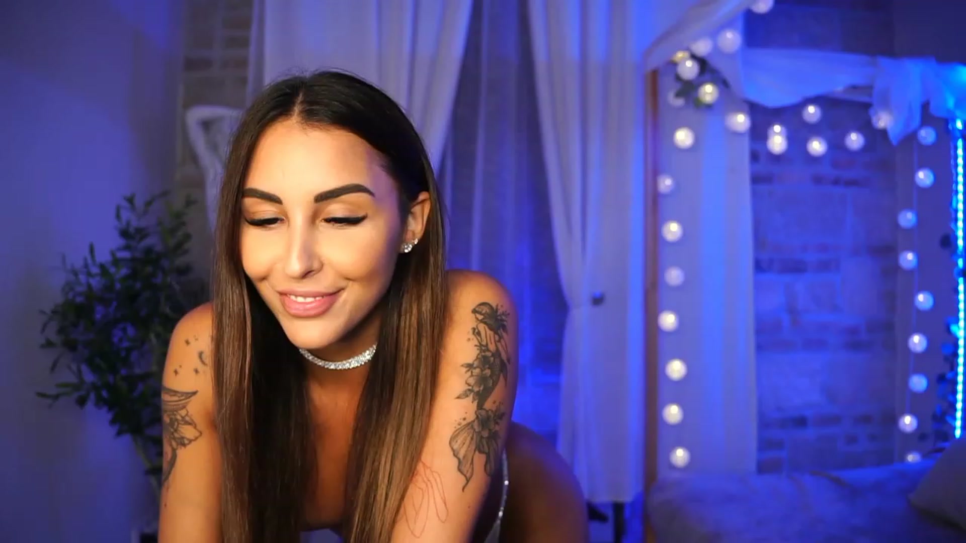 Gallery image thumbnail from Lisamelow's myfreecams stream on, 08/20/2023, 20:46 image 12 of 20