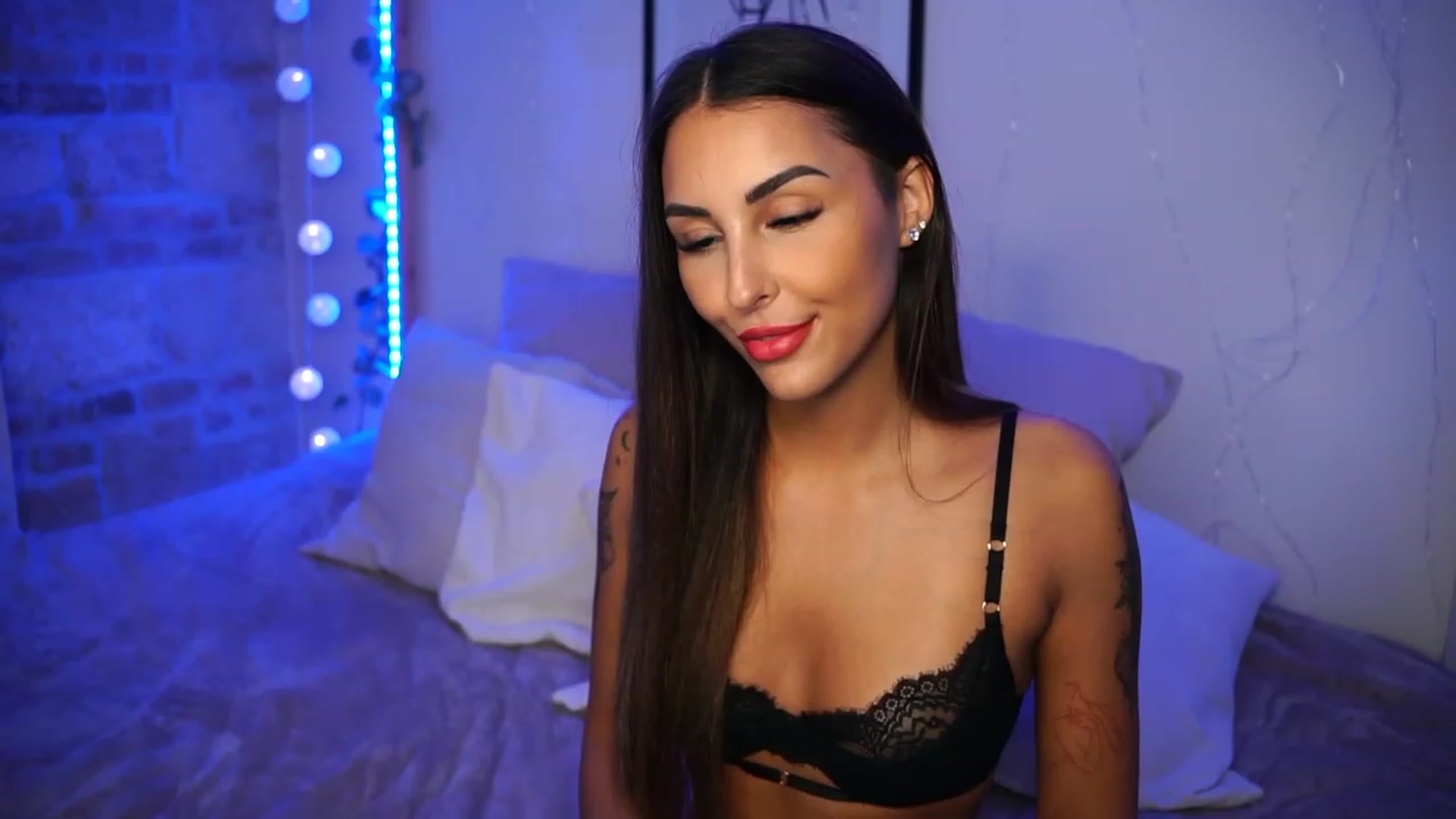 Gallery image thumbnail from Lisamelow's myfreecams stream on, 08/21/2023, 18:37 image 20 of 20