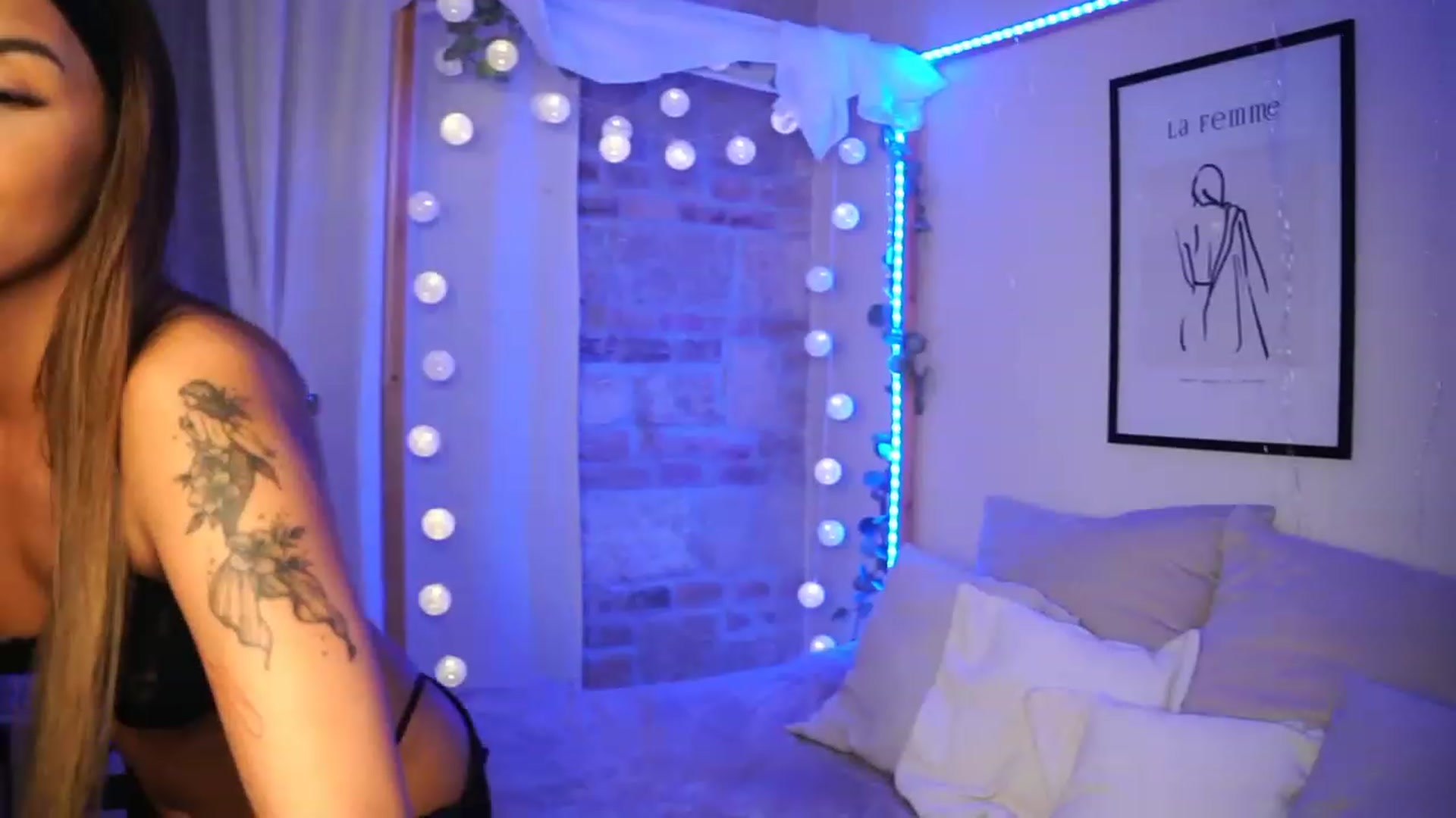 Gallery image thumbnail from Lisamelow's myfreecams stream on, 08/21/2023, 20:14 image 3 of 20
