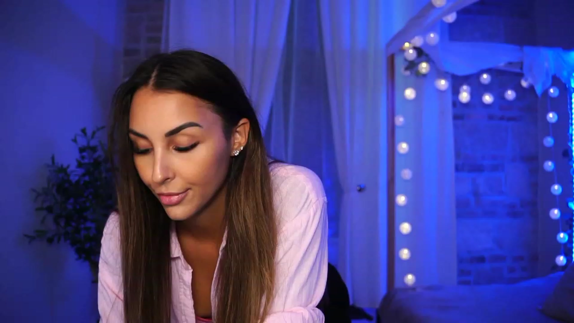 Gallery image thumbnail from Lisamelow's myfreecams stream on, 08/22/2023, 17:35 image 3 of 20