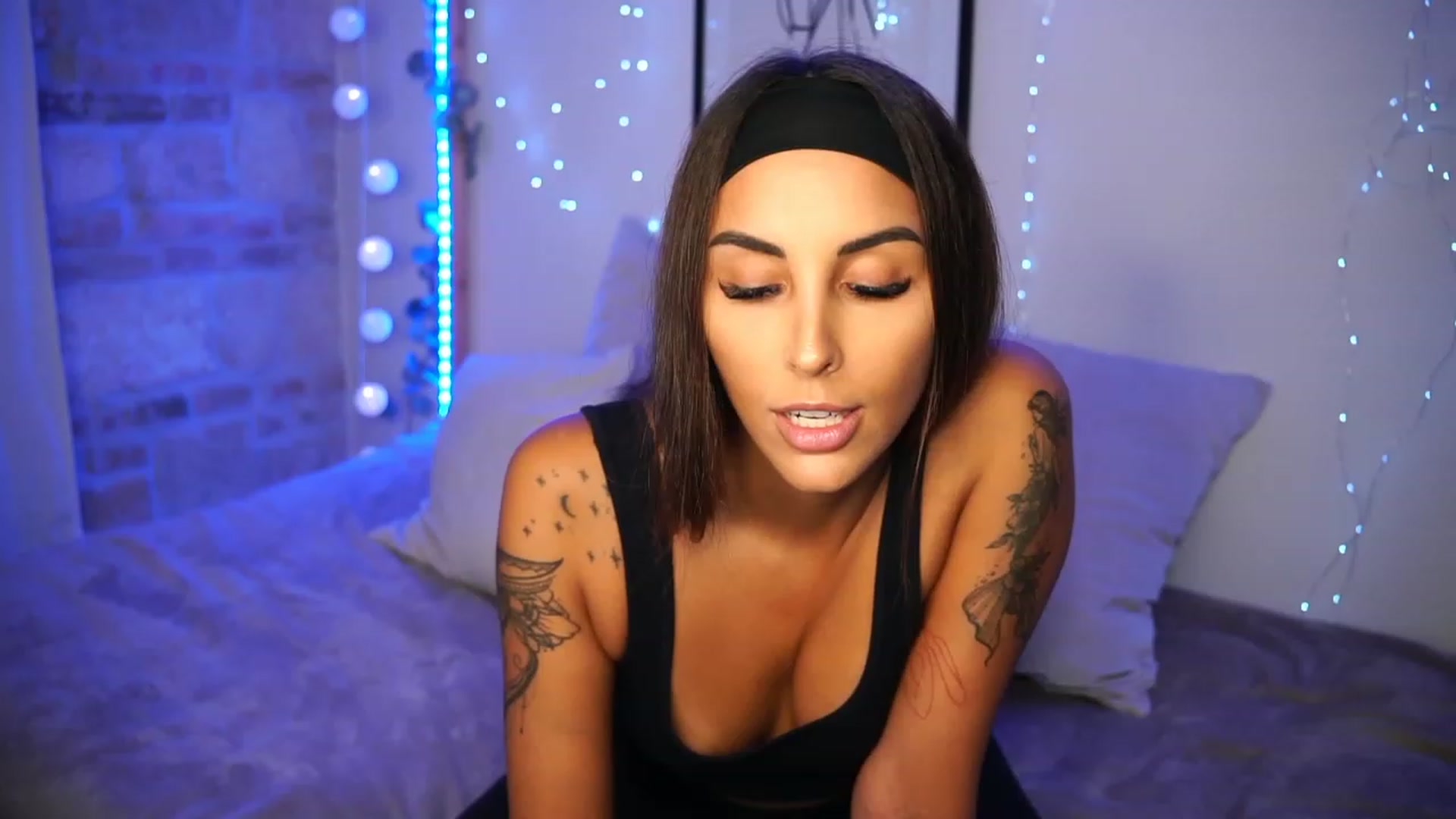 Gallery image thumbnail from Lisamelow's myfreecams stream on, 09/12/2023, 18:43 image 1 of 20