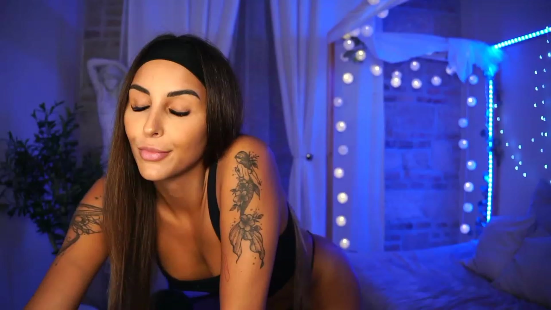 Gallery image thumbnail from Lisamelow's myfreecams stream on, 09/12/2023, 18:43 image 8 of 20