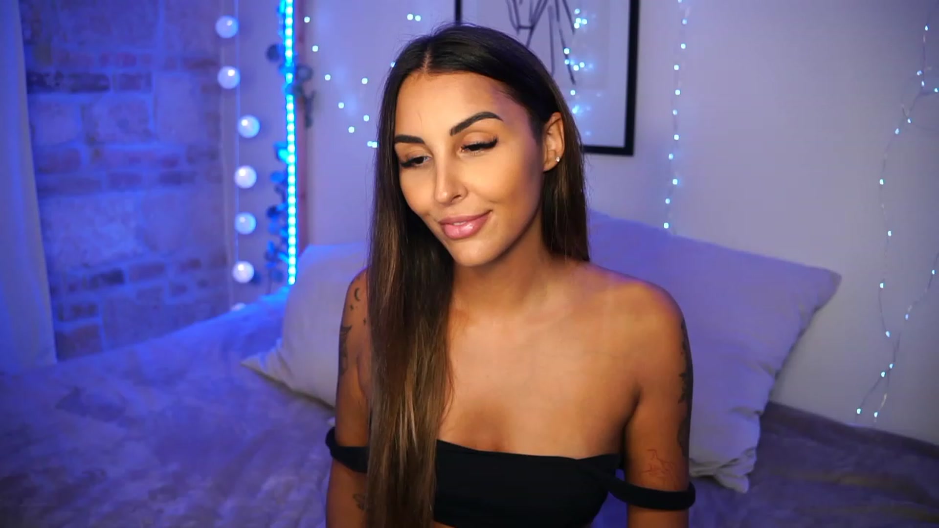 Gallery image thumbnail from Lisamelow's myfreecams stream on, 09/12/2023, 22:20 image 12 of 20