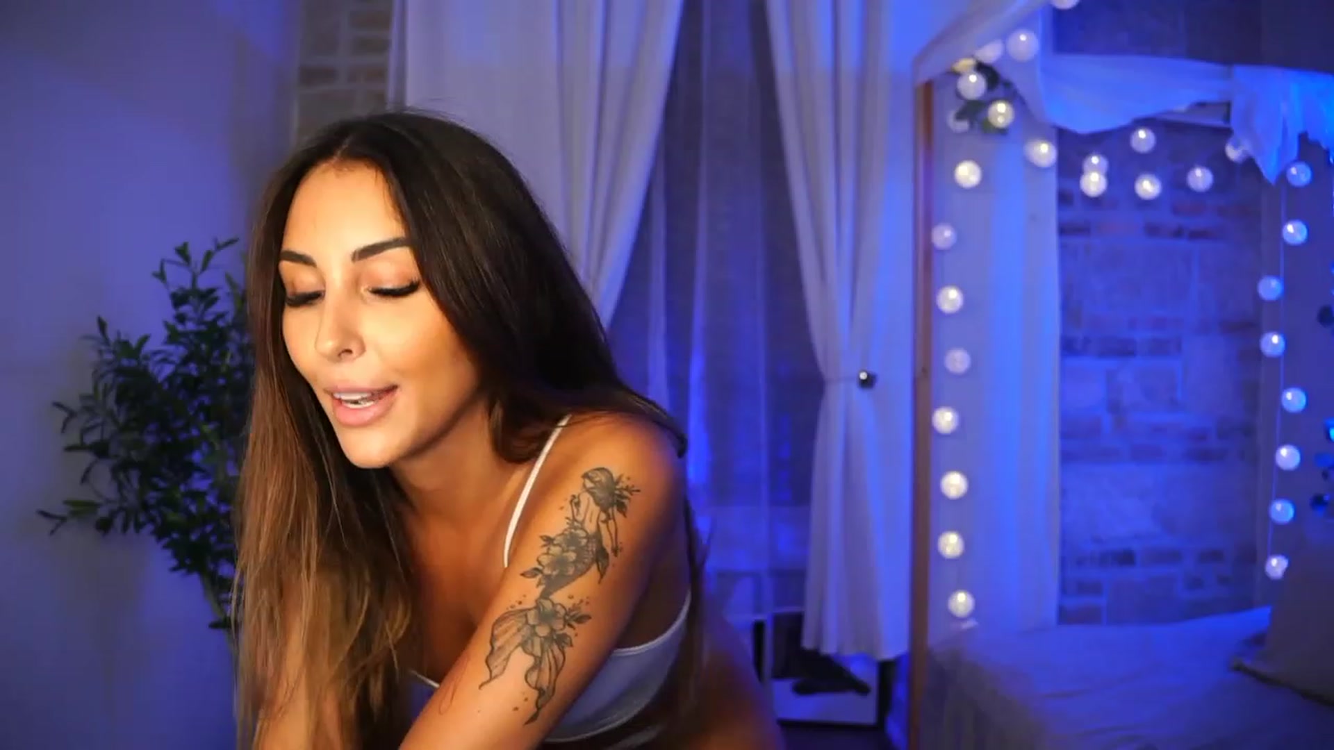 Gallery image thumbnail from Lisamelow's myfreecams stream on, 09/13/2023, 18:04 image 12 of 20