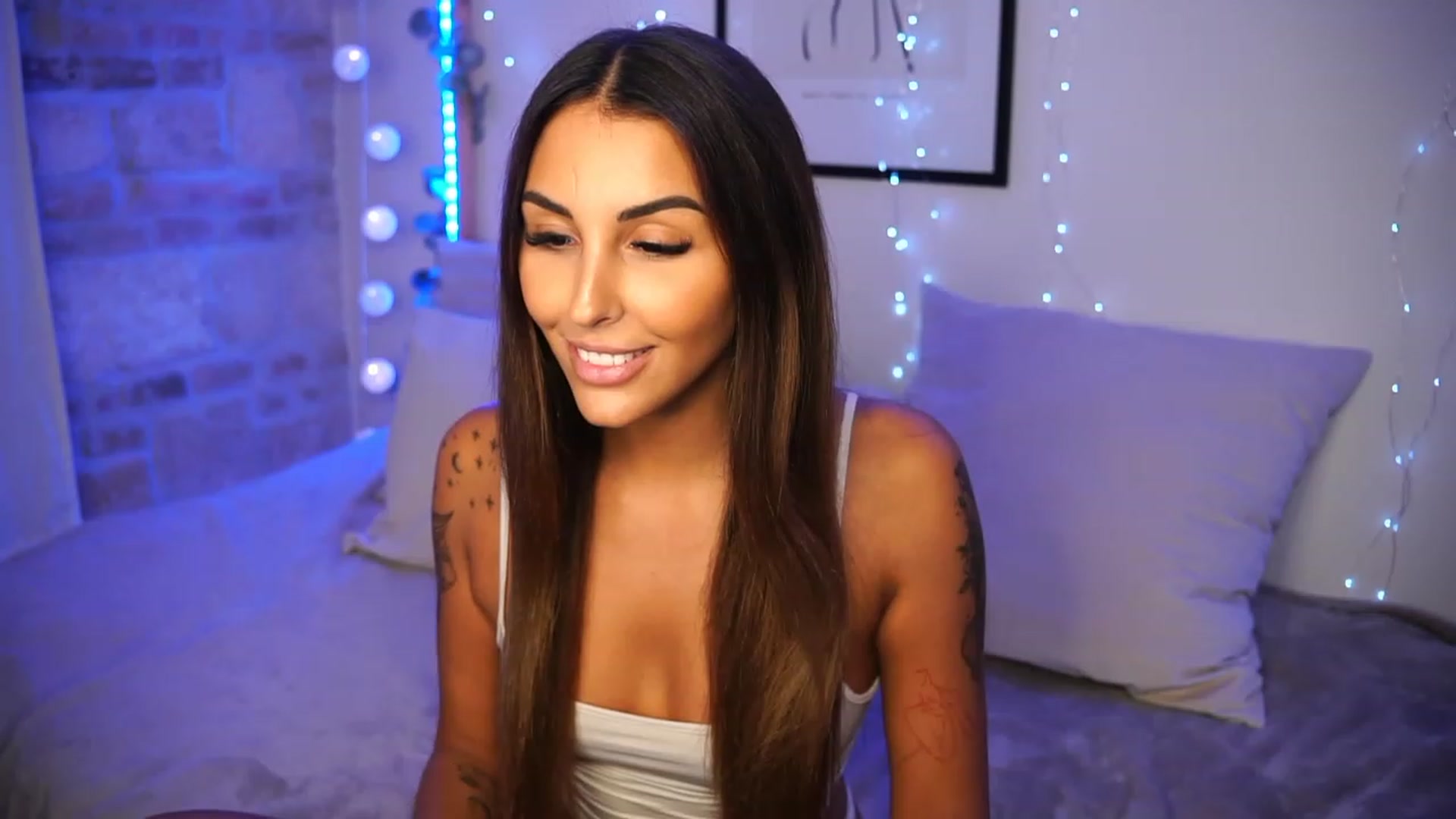 Gallery image thumbnail from Lisamelow's myfreecams stream on, 09/13/2023, 18:04 image 17 of 20
