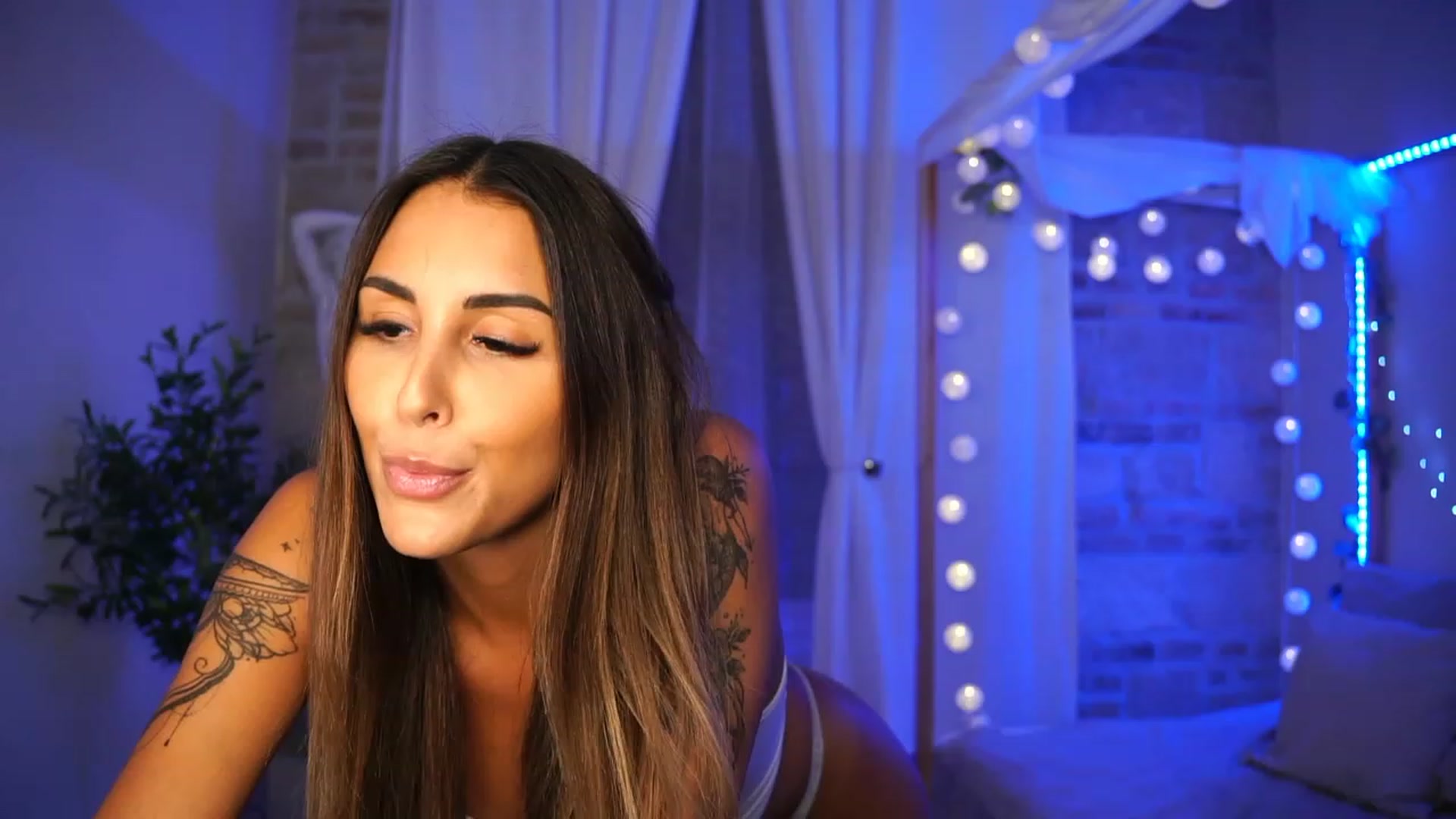 Gallery image thumbnail from Lisamelow's myfreecams stream on, 09/13/2023, 19:44 image 5 of 20