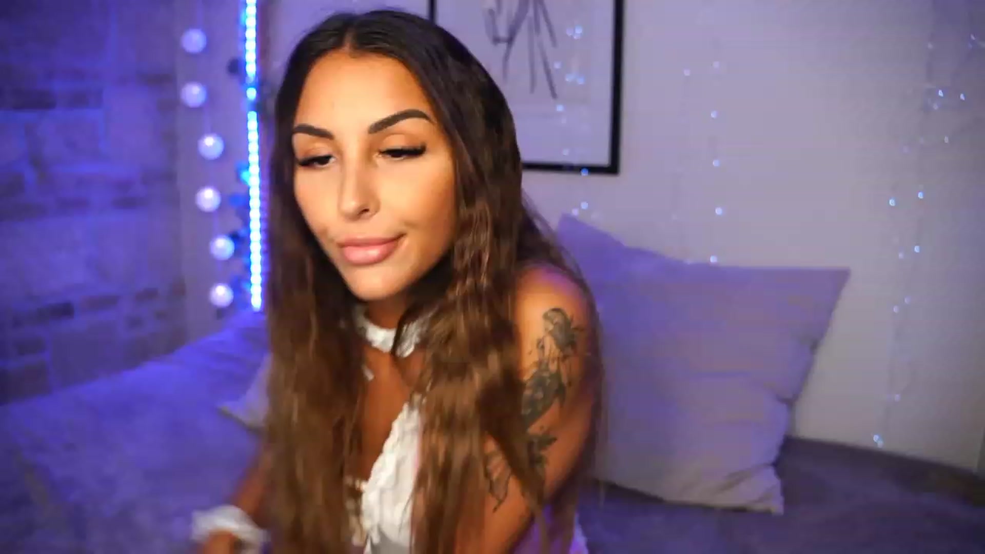 Gallery image thumbnail from Lisamelow's myfreecams stream on, 09/20/2023, 07:08 image 14 of 20