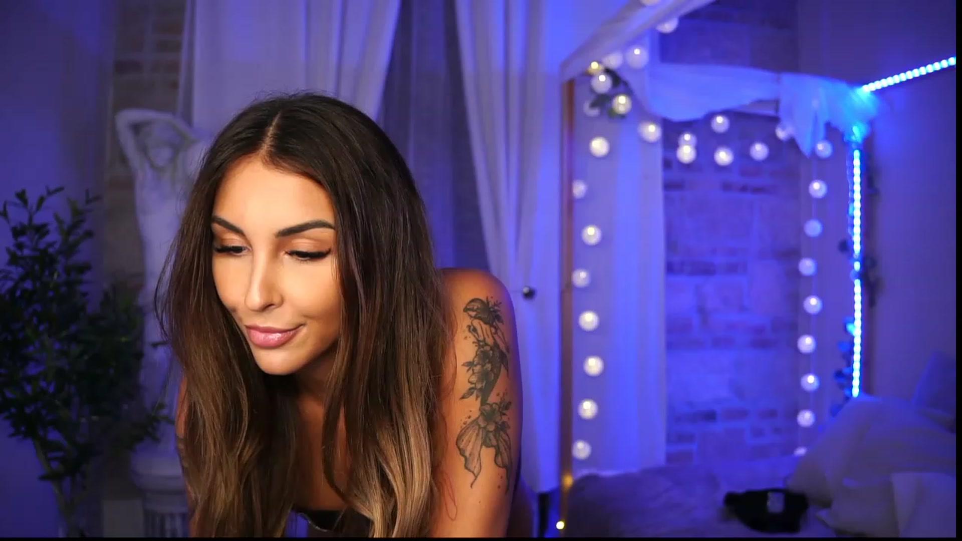 Gallery image thumbnail from Lisamelow's myfreecams stream on, 09/26/2023, 17:13 image 1 of 20