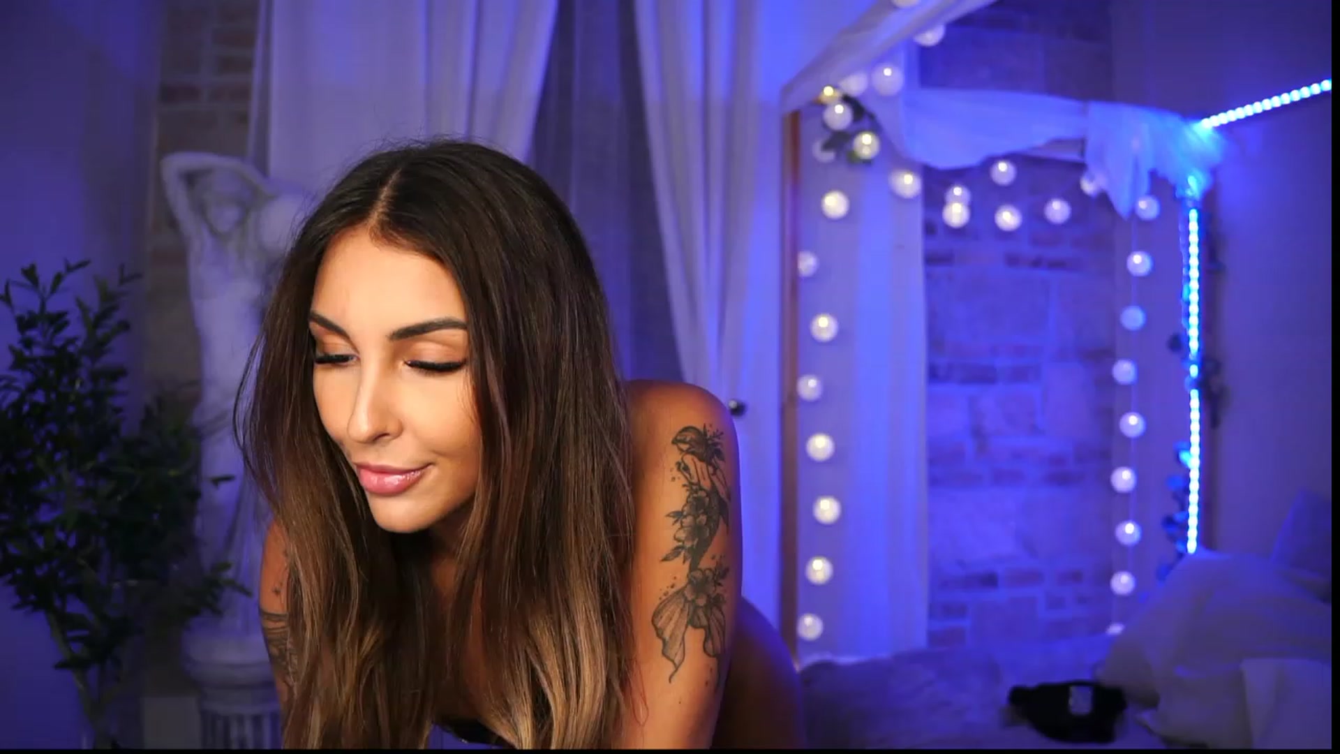 Gallery image thumbnail from Lisamelow's myfreecams stream on, 09/26/2023, 17:13 image 2 of 20