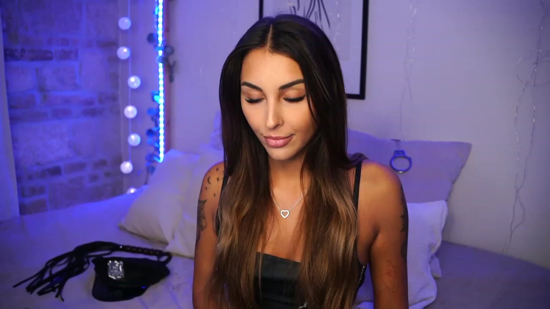 Gallery image thumbnail from Lisamelow's myfreecams stream on, 09/27/2023, 17:22 image 2 of 20