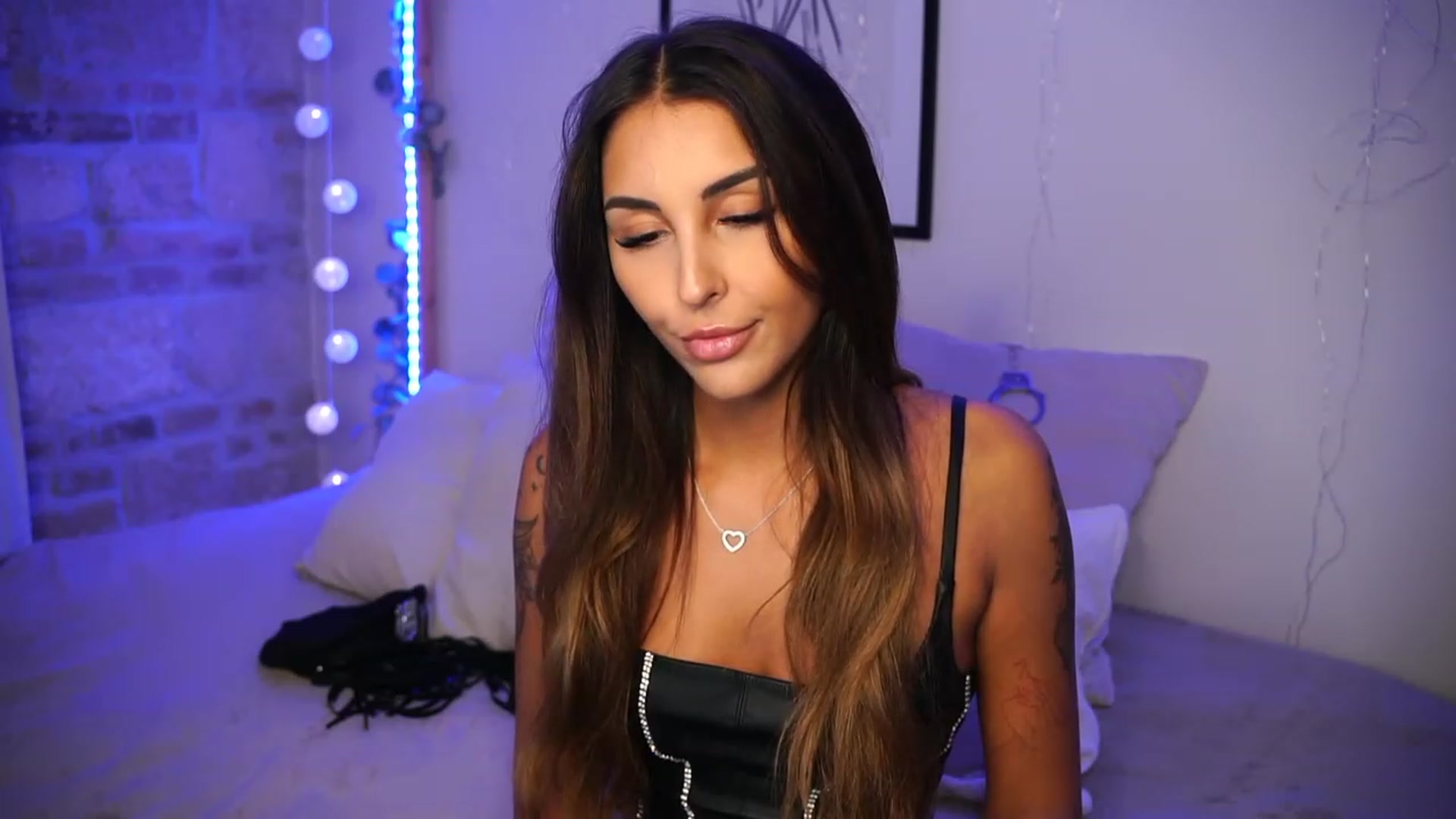 Gallery image thumbnail from Lisamelow's myfreecams stream on, 09/27/2023, 17:22 image 13 of 20