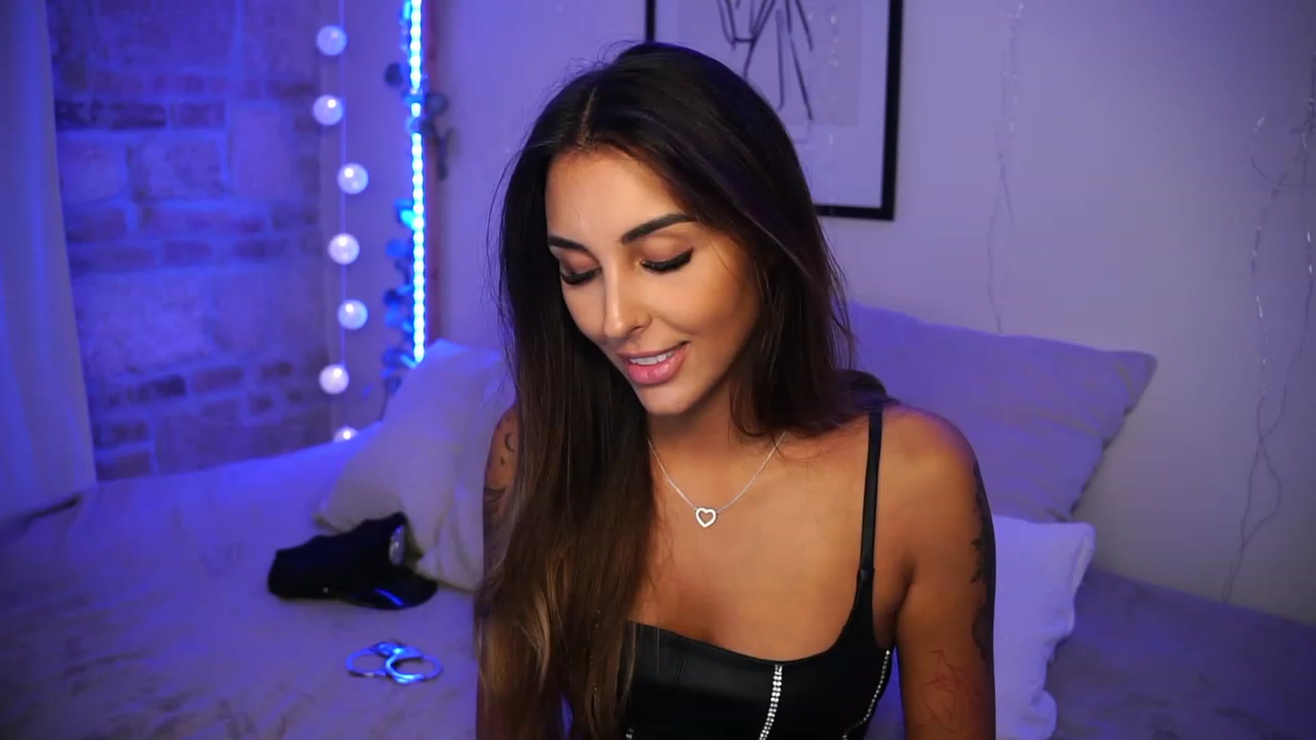 Gallery image thumbnail from Lisamelow's myfreecams stream on, 09/27/2023, 19:55 image 5 of 20