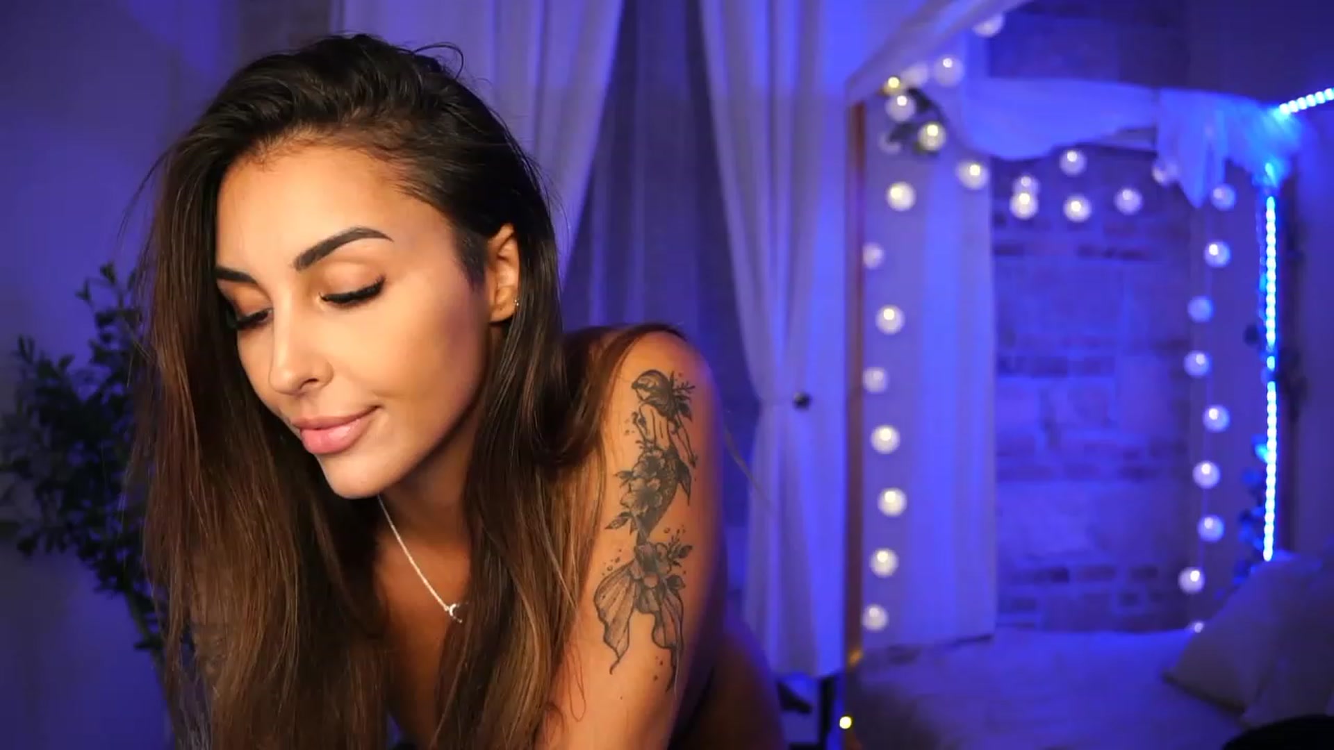 Gallery image thumbnail from Lisamelow's myfreecams stream on, 09/27/2023, 20:51 image 15 of 20