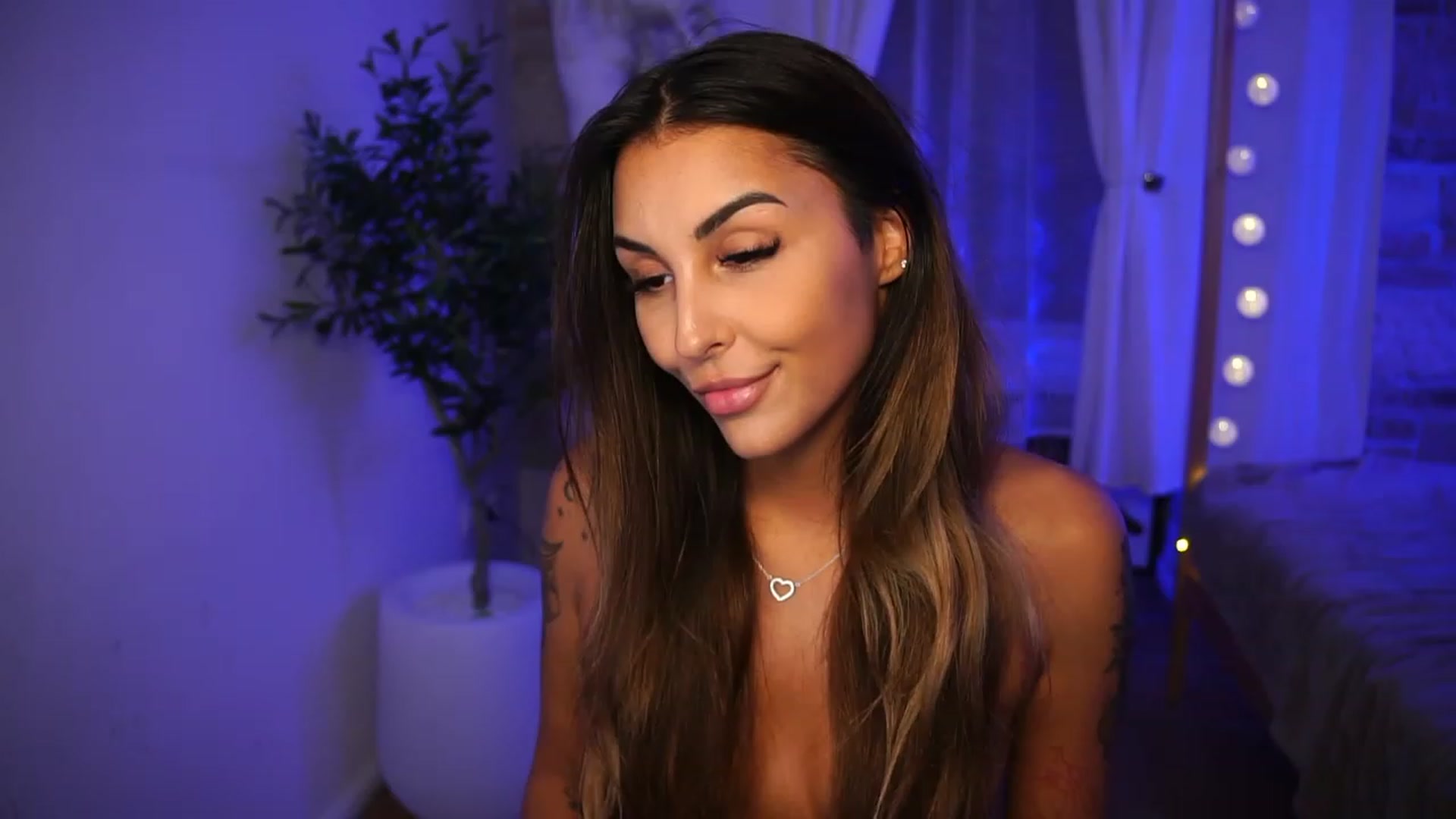 Gallery image thumbnail from Lisamelow's myfreecams stream on, 09/27/2023, 20:51 image 20 of 20
