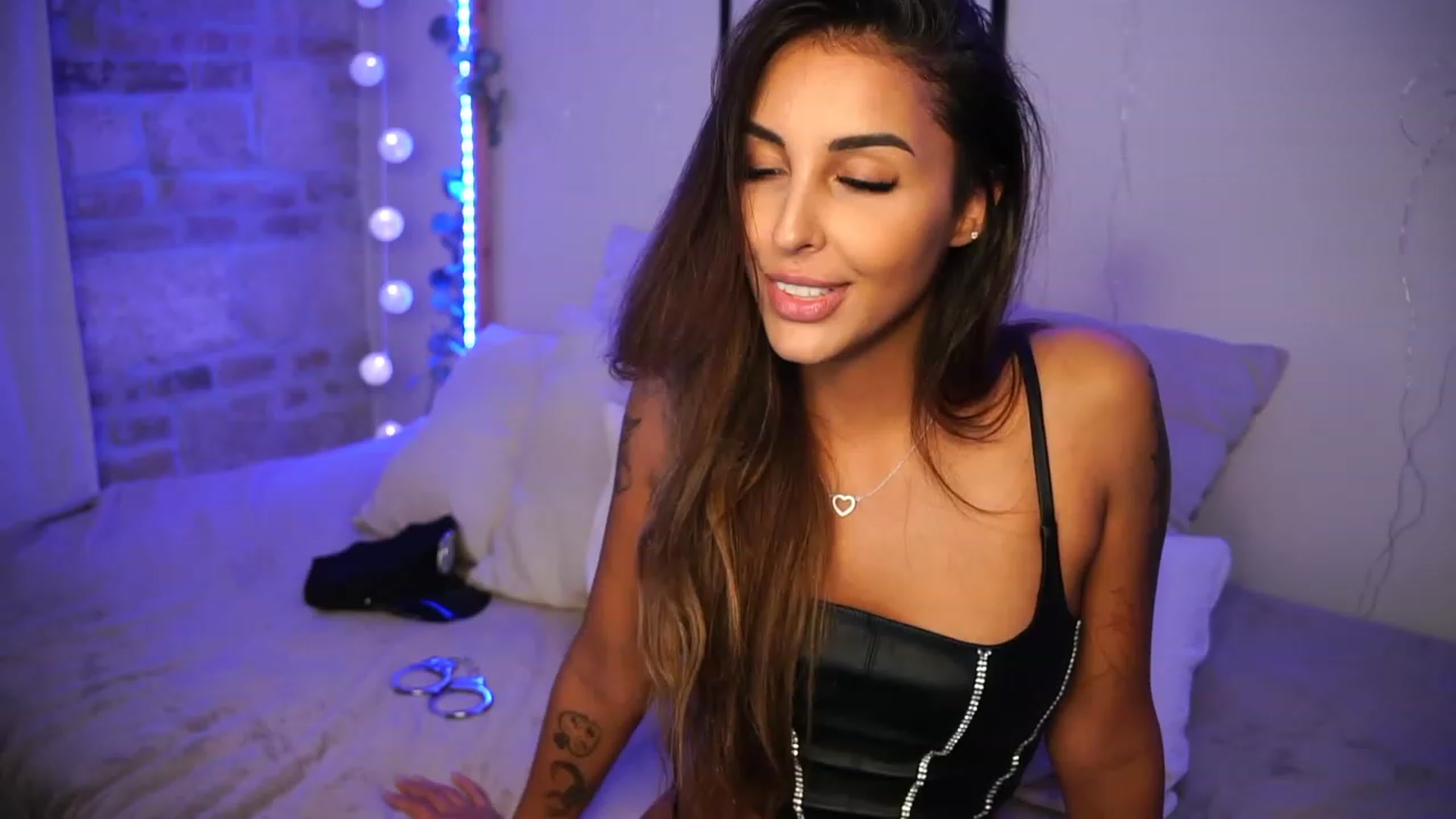 Gallery image thumbnail from Lisamelow's myfreecams stream on, 09/27/2023, 20:51 image 1 of 20