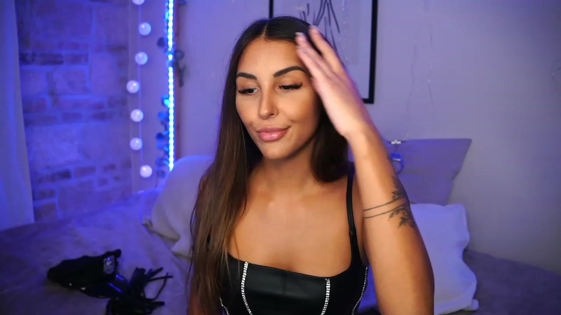 Gallery image thumbnail from Lisamelow's myfreecams stream on, 09/28/2023, 16:16 image 18 of 20