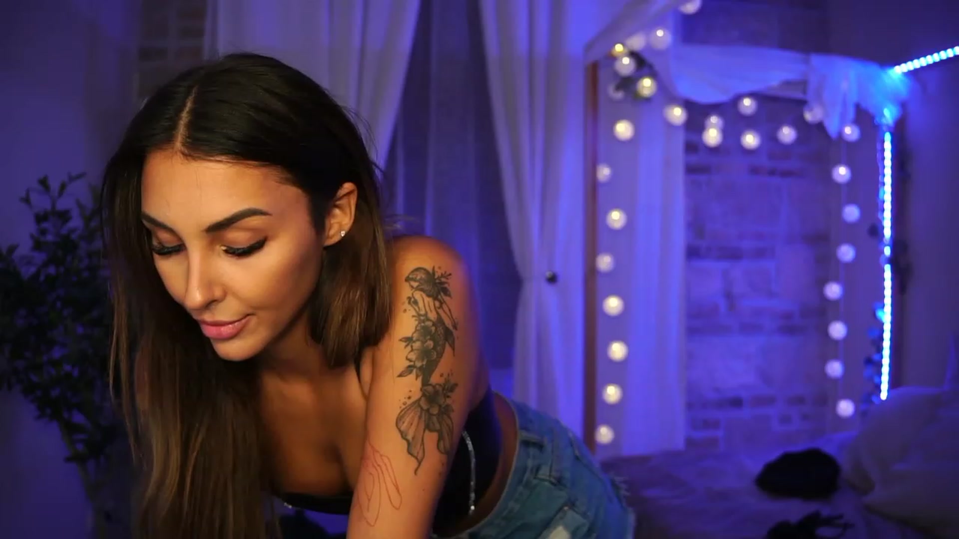 Gallery image thumbnail from Lisamelow's myfreecams stream on, 09/28/2023, 17:27 image 6 of 20