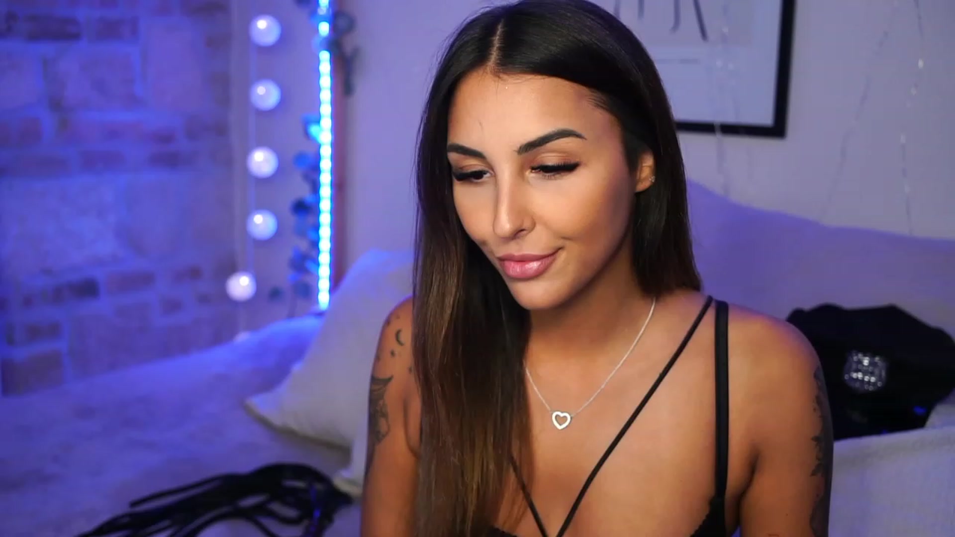 Gallery image thumbnail from Lisamelow's myfreecams stream on, 10/02/2023, 16:51 image 6 of 20