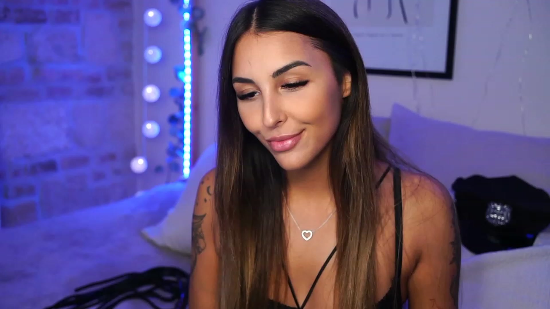 Gallery image thumbnail from Lisamelow's myfreecams stream on, 10/02/2023, 16:51 image 4 of 20
